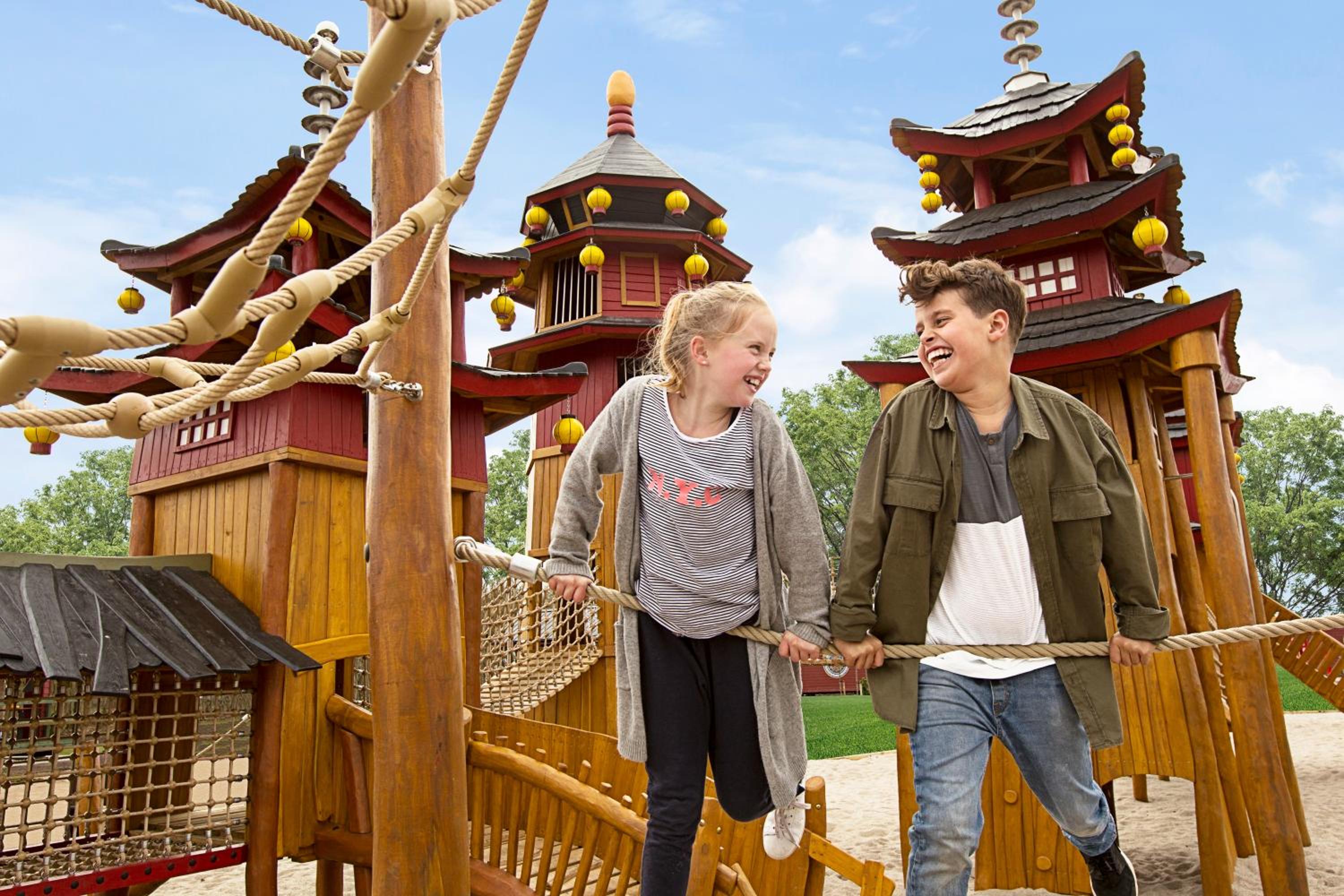 LEGOLAND Wilderness Barrels & Cabins