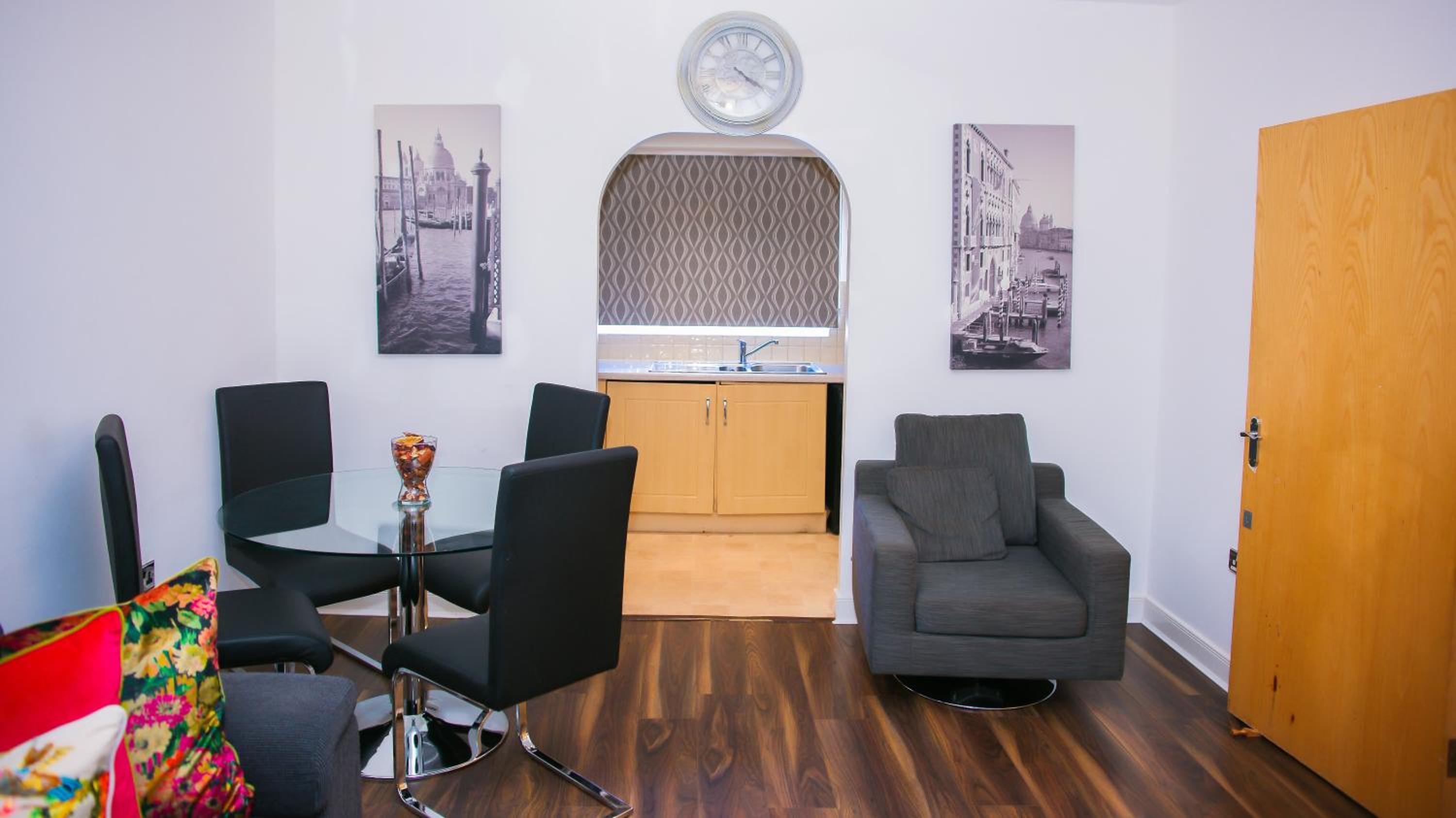 MODERN 2 BEDROOM APARTMENT