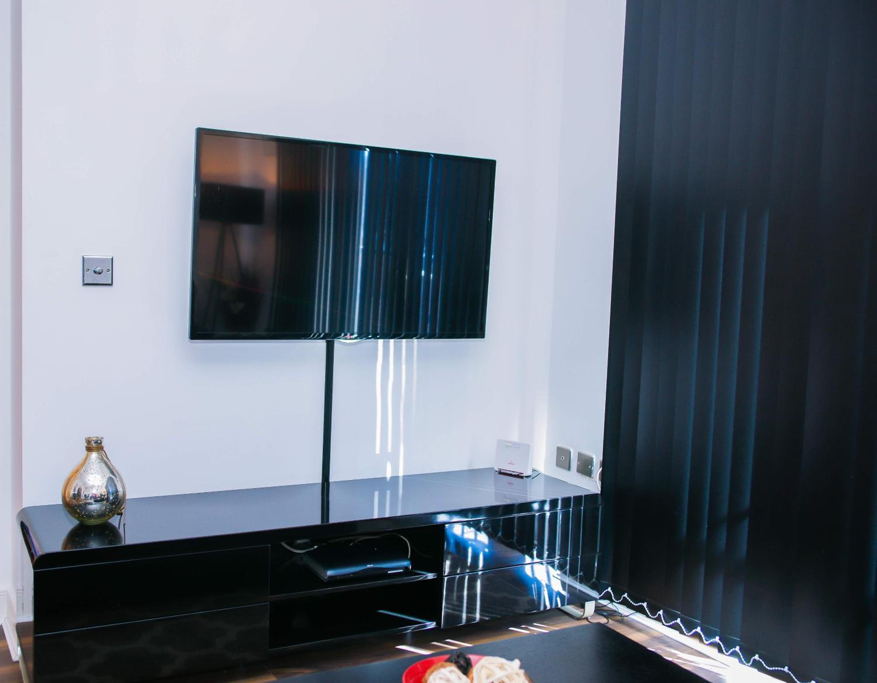 MODERN 2 BEDROOM APARTMENT