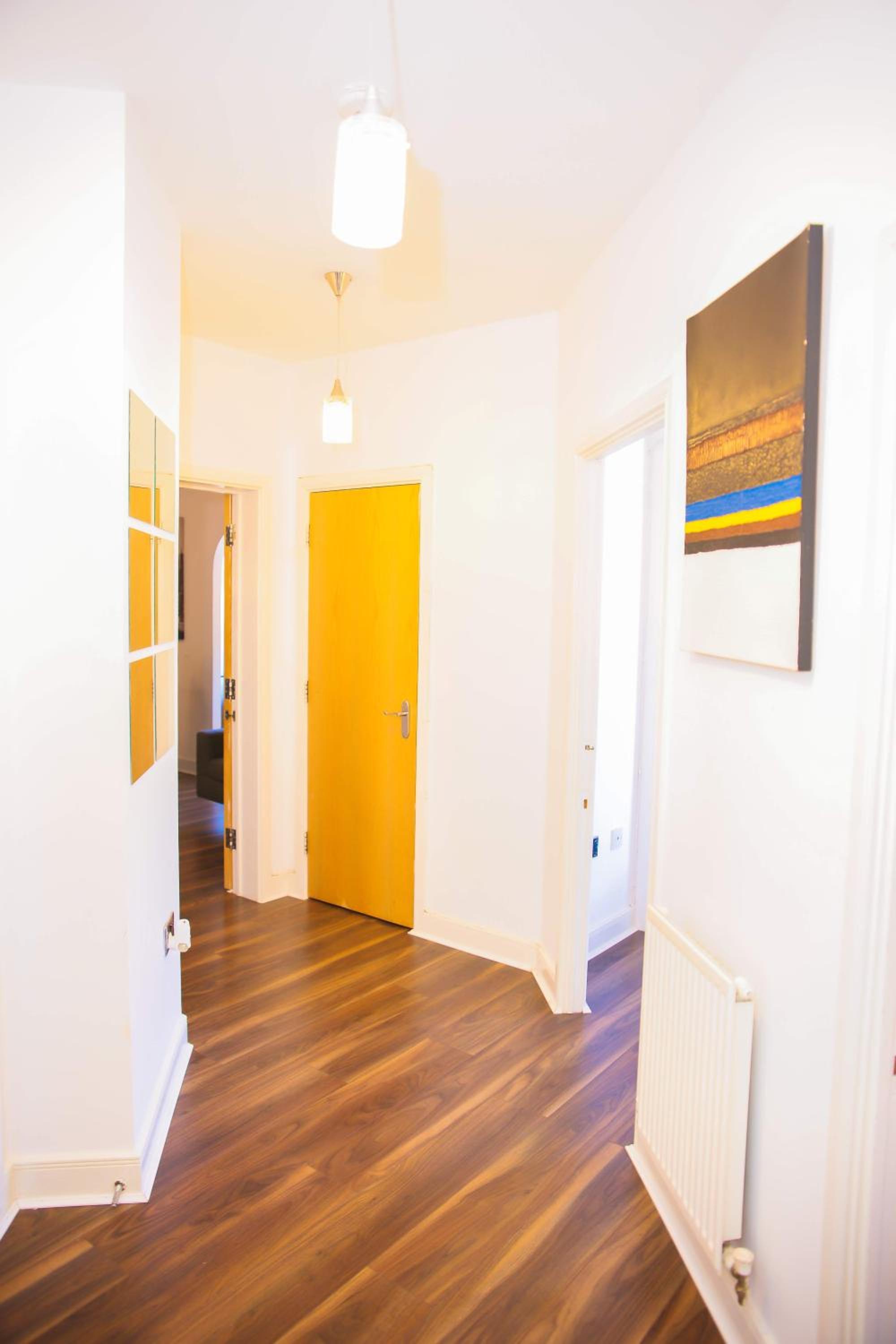 MODERN 2 BEDROOM APARTMENT