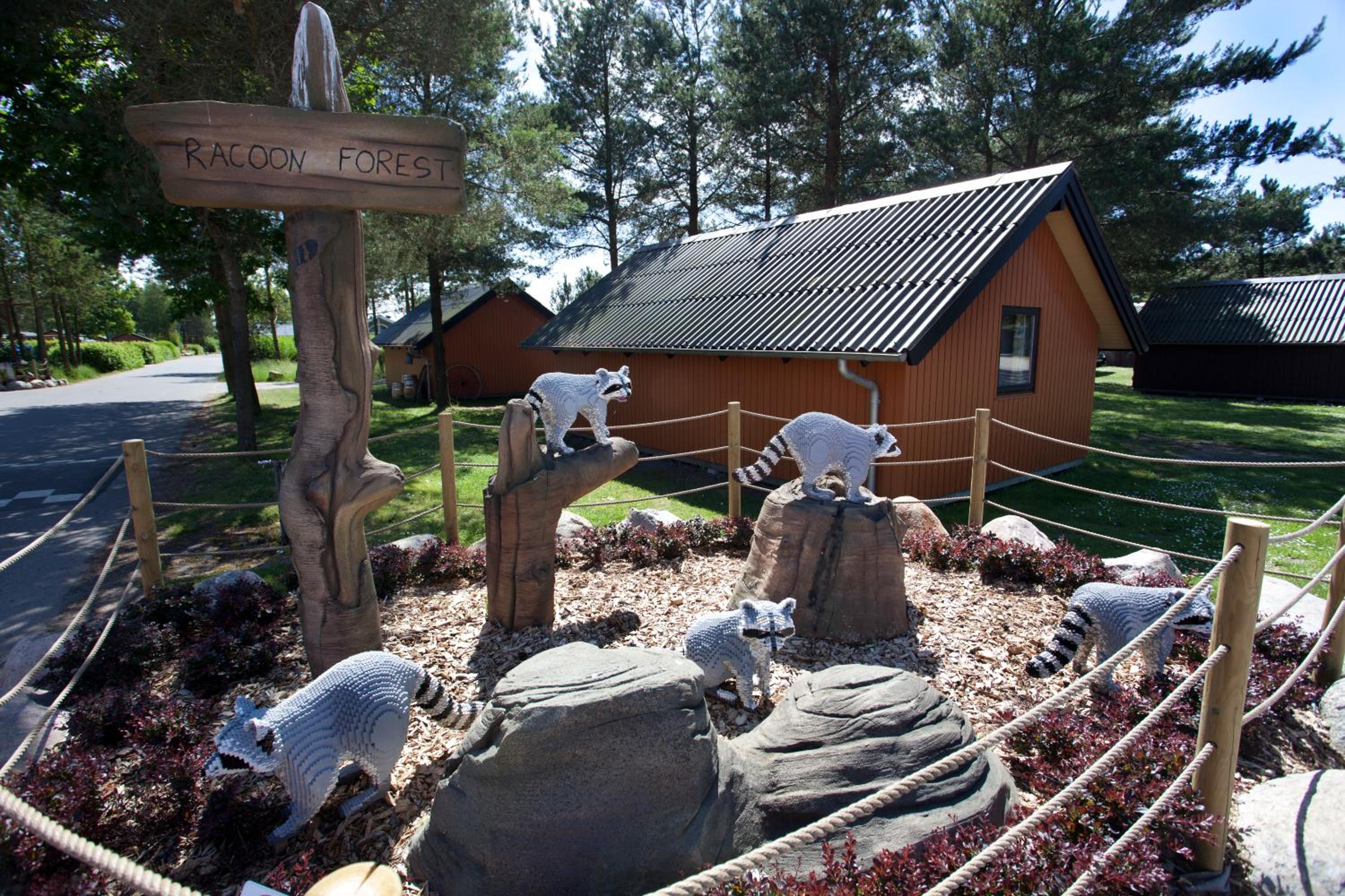 LEGOLAND Wilderness Barrels & Cabins