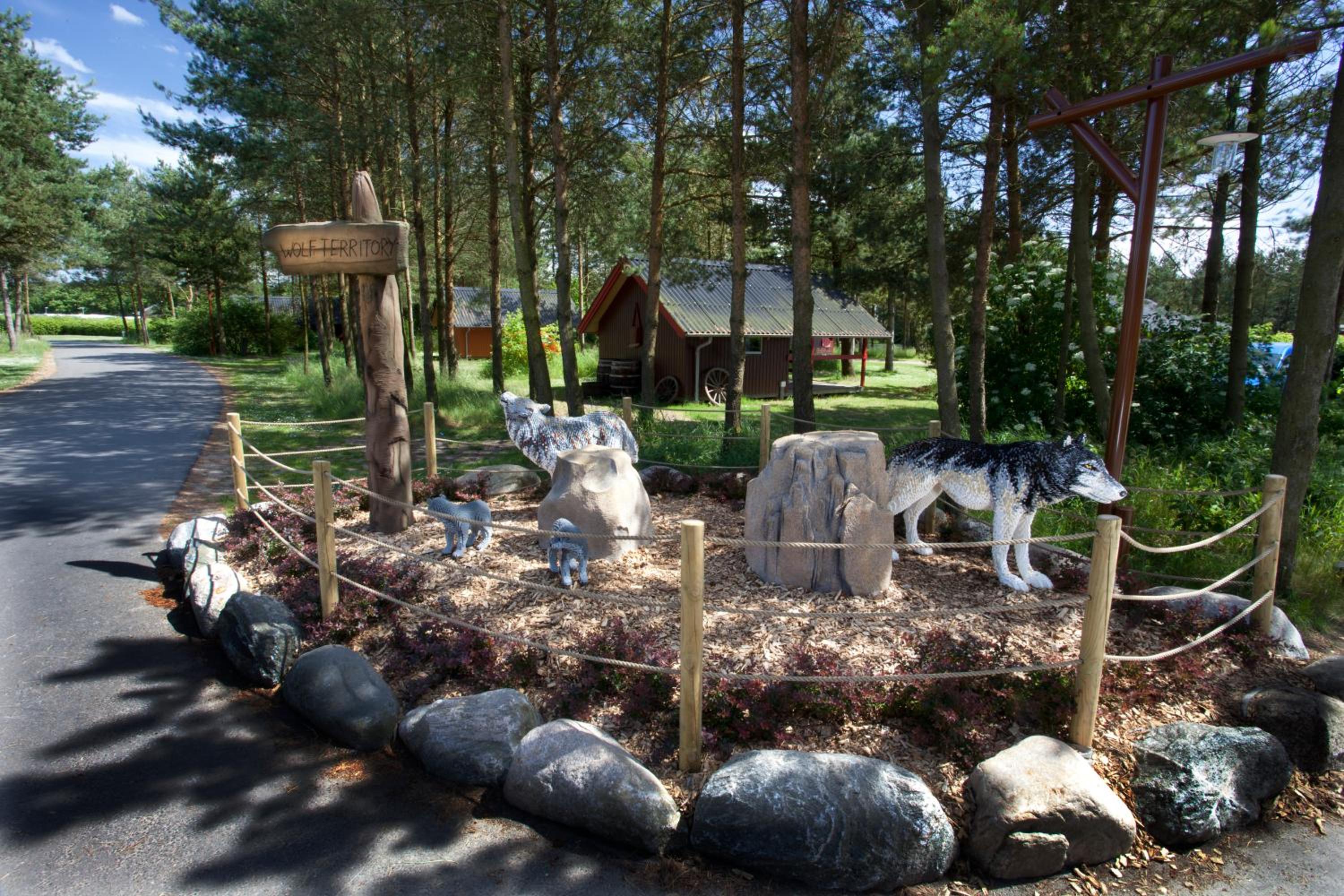 LEGOLAND Wilderness Barrels & Cabins