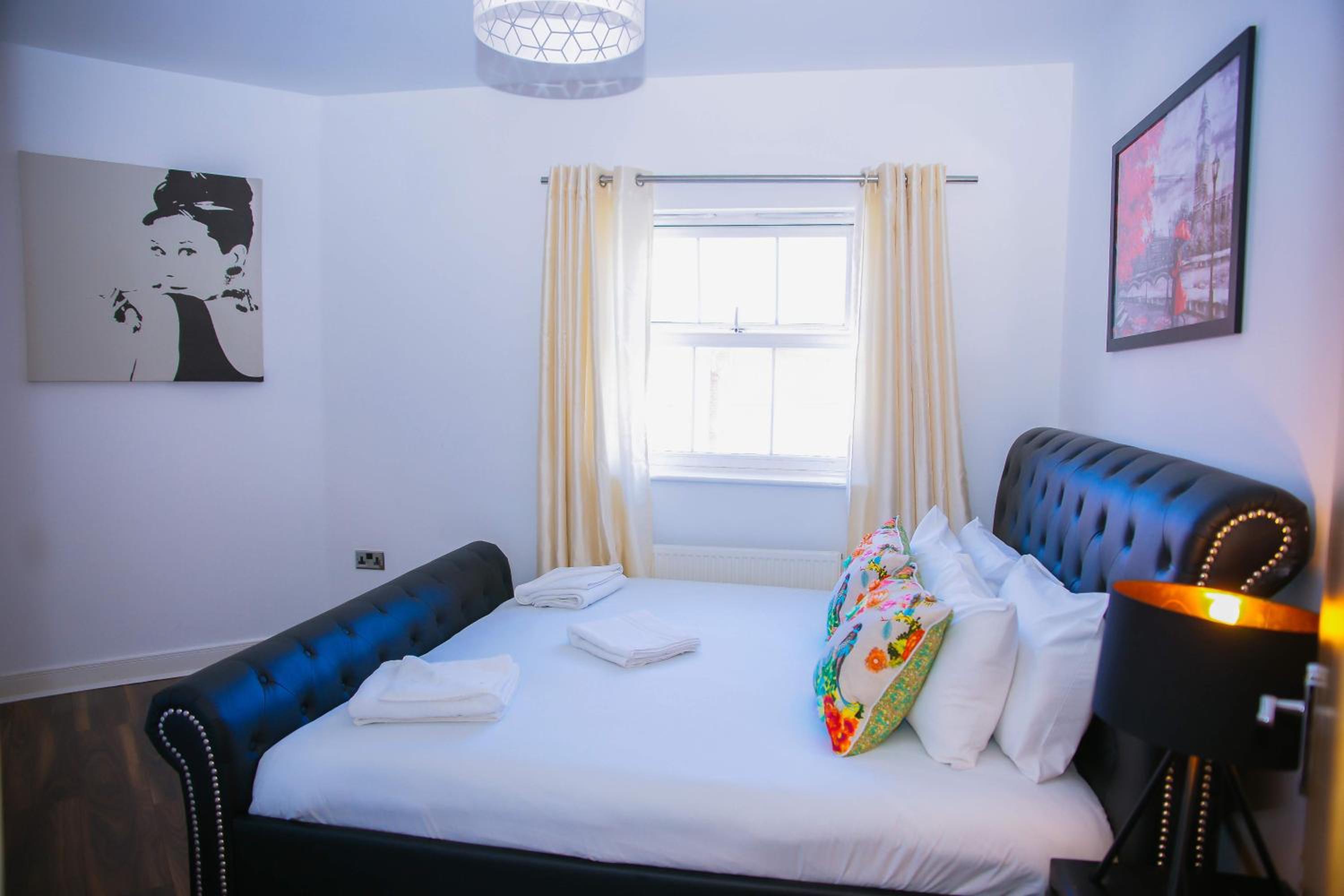 MODERN 2 BEDROOM APARTMENT