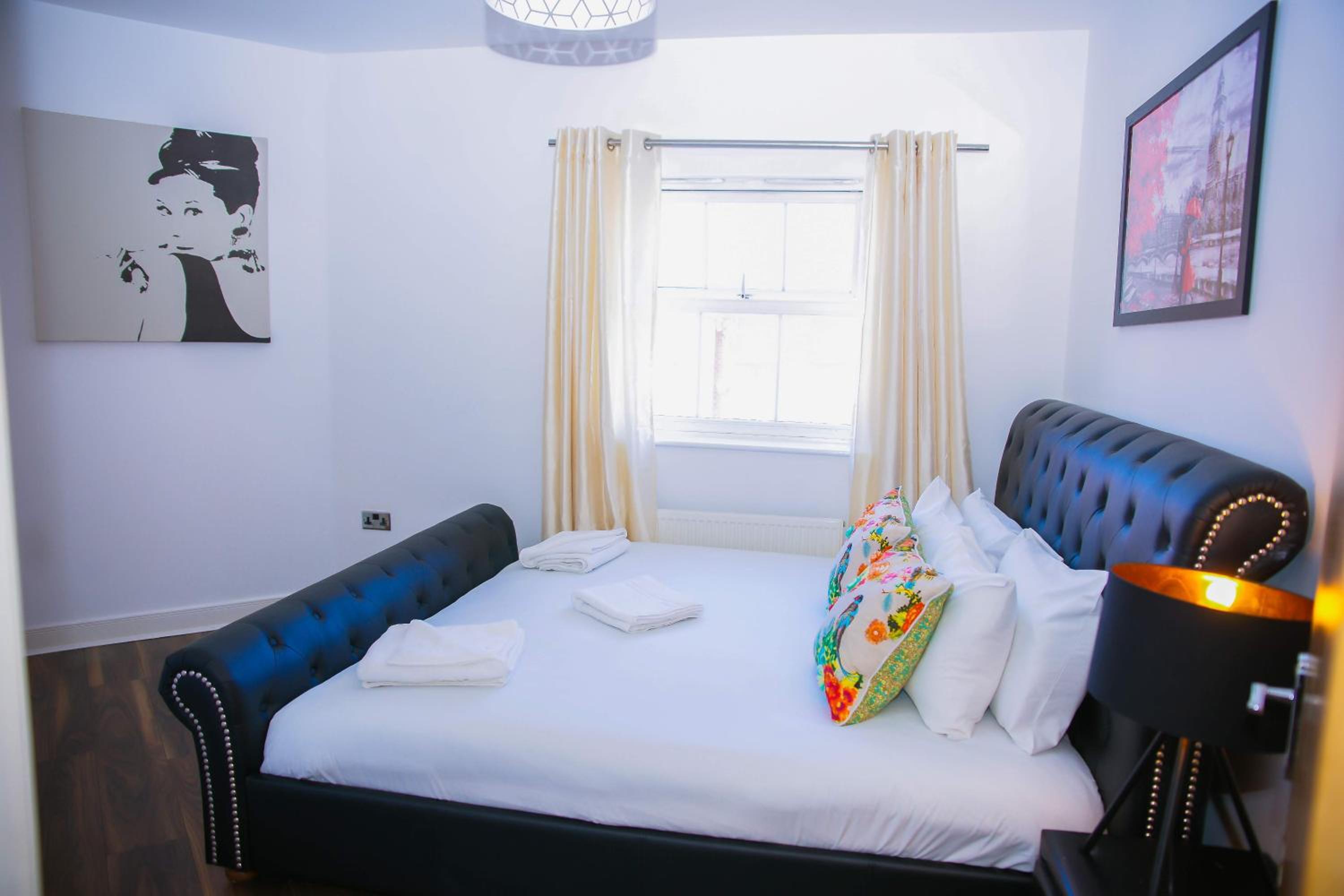 MODERN 2 BEDROOM APARTMENT