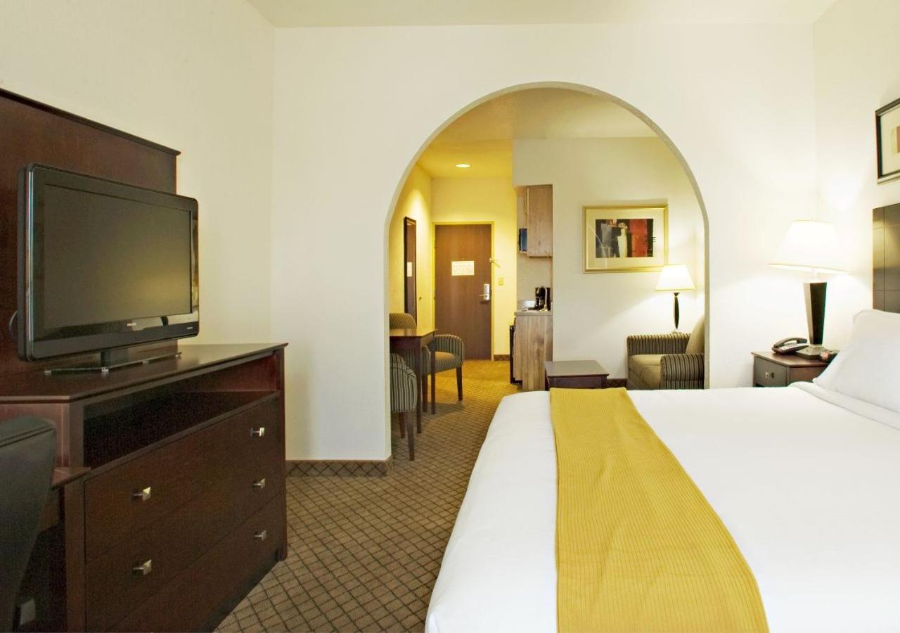 Childress Vacations - Holiday Inn Express Childress, an IHG Hotel - Property Image 25