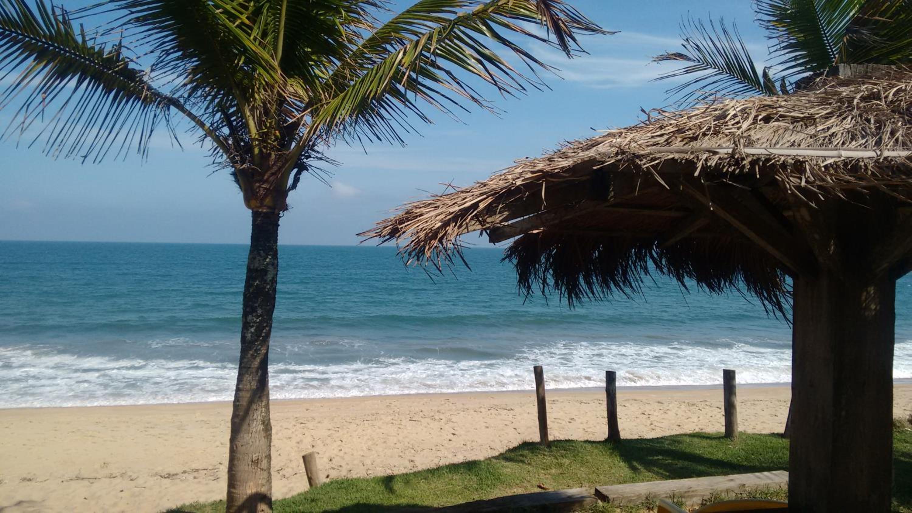Casa com Piscina Exclusiva - Condomínio em frente ao Mar - Portaria 24h