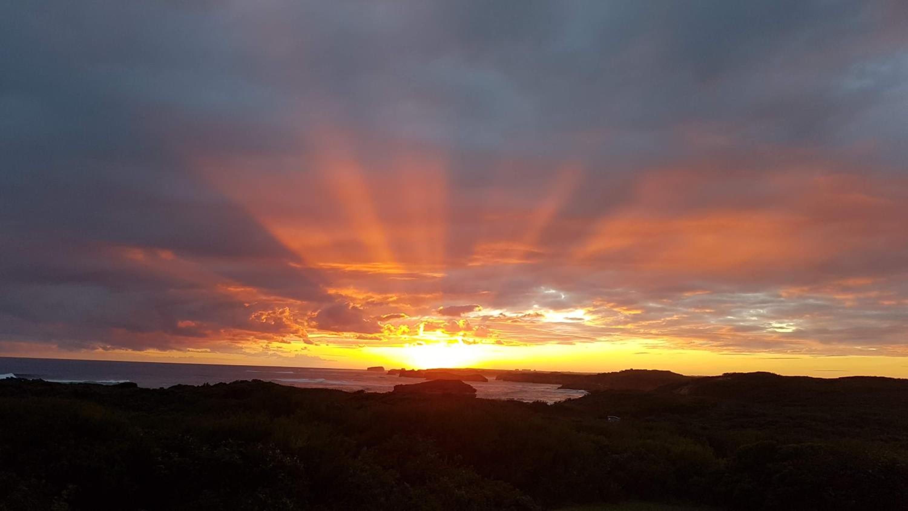 Sunsets on Martyrs Coastal Luxury Beach House Peterborough