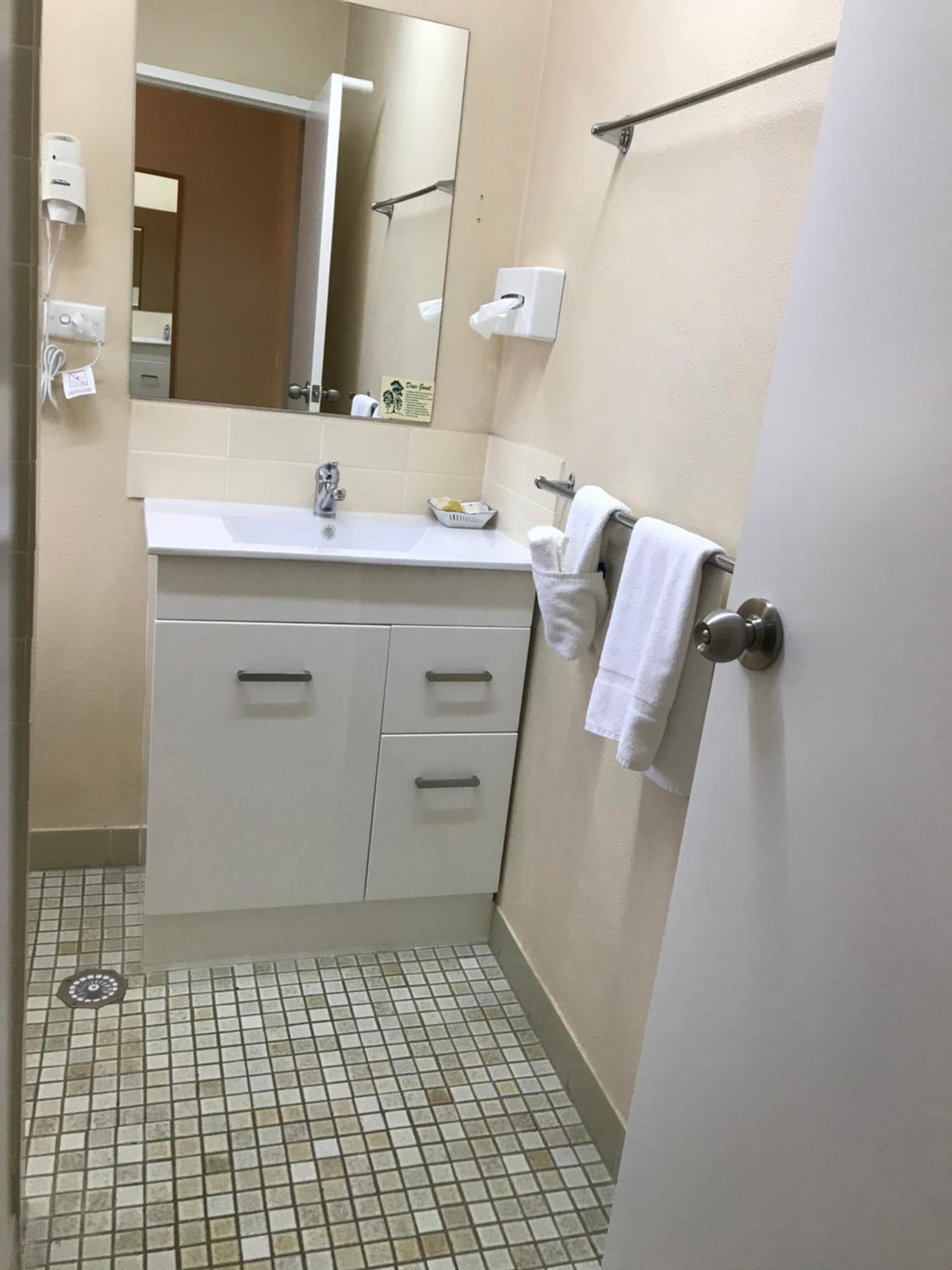 Hideaway Motor Inn