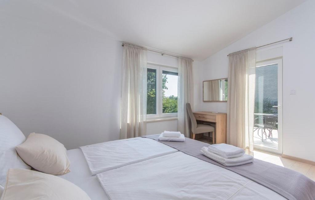 Villa Romi M - Property Image 11