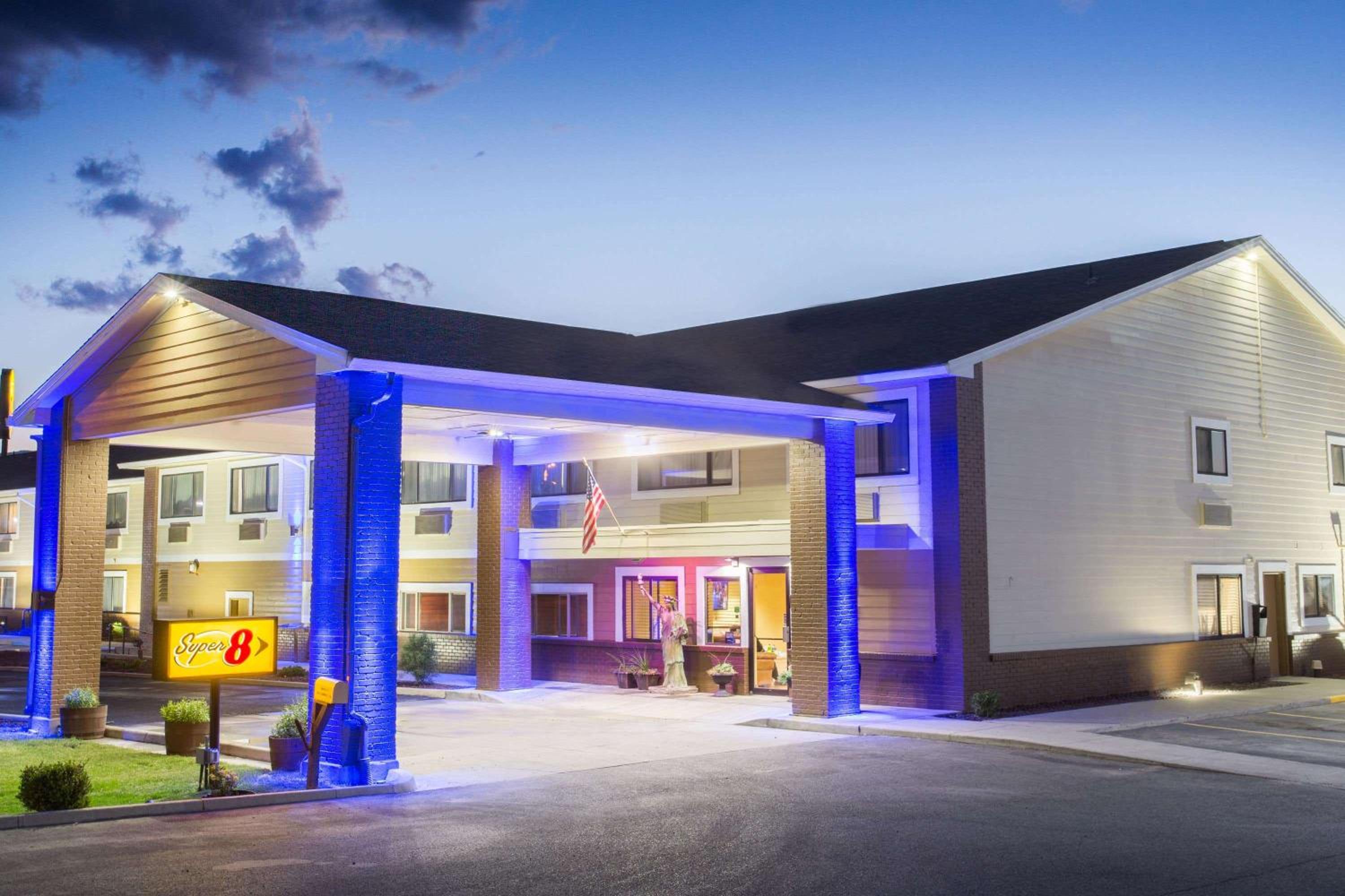 Baker City Vacations - Super 8 by Wyndham Baker City - Property Image 10