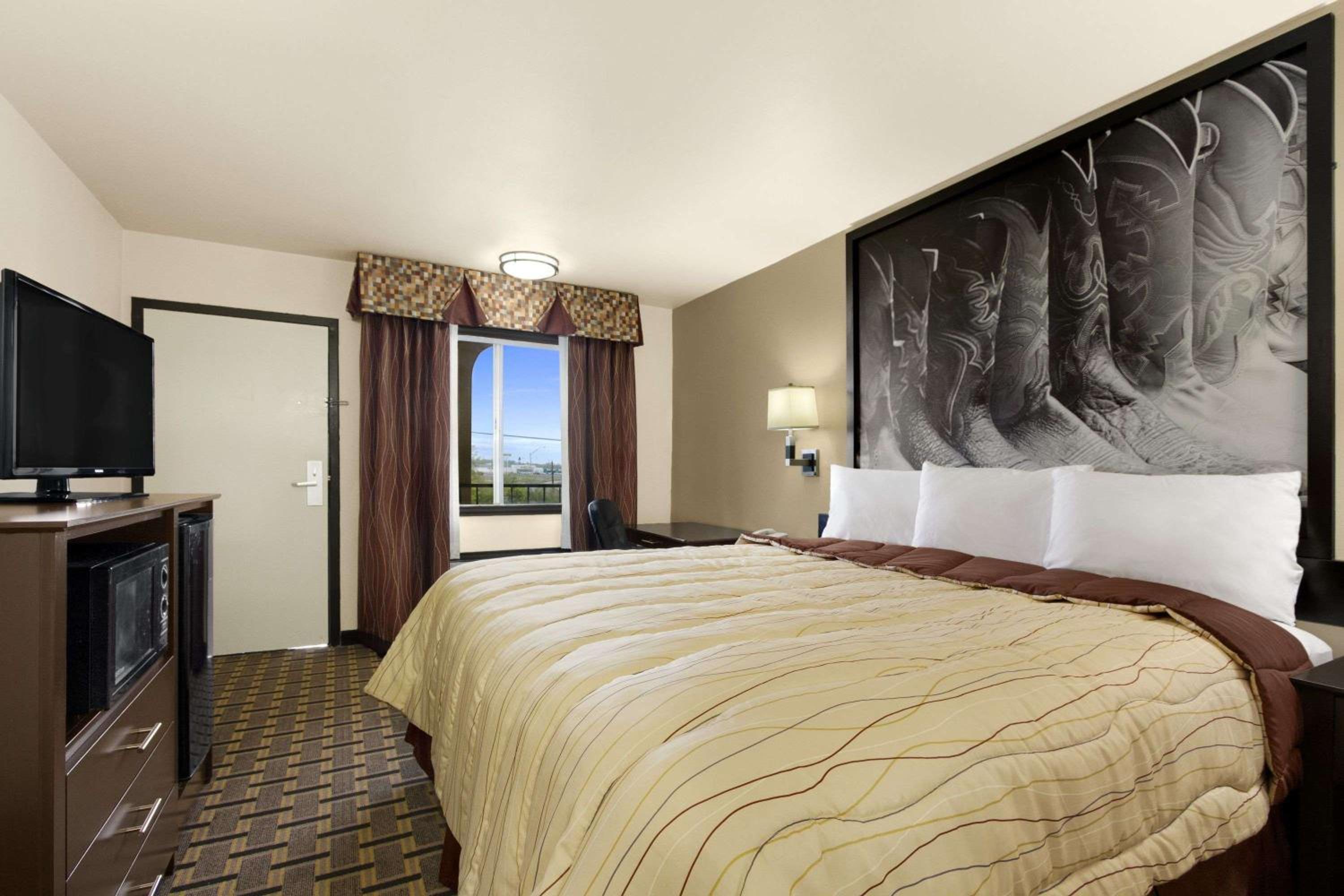 Super 8 by Wyndham Fort Worth TX