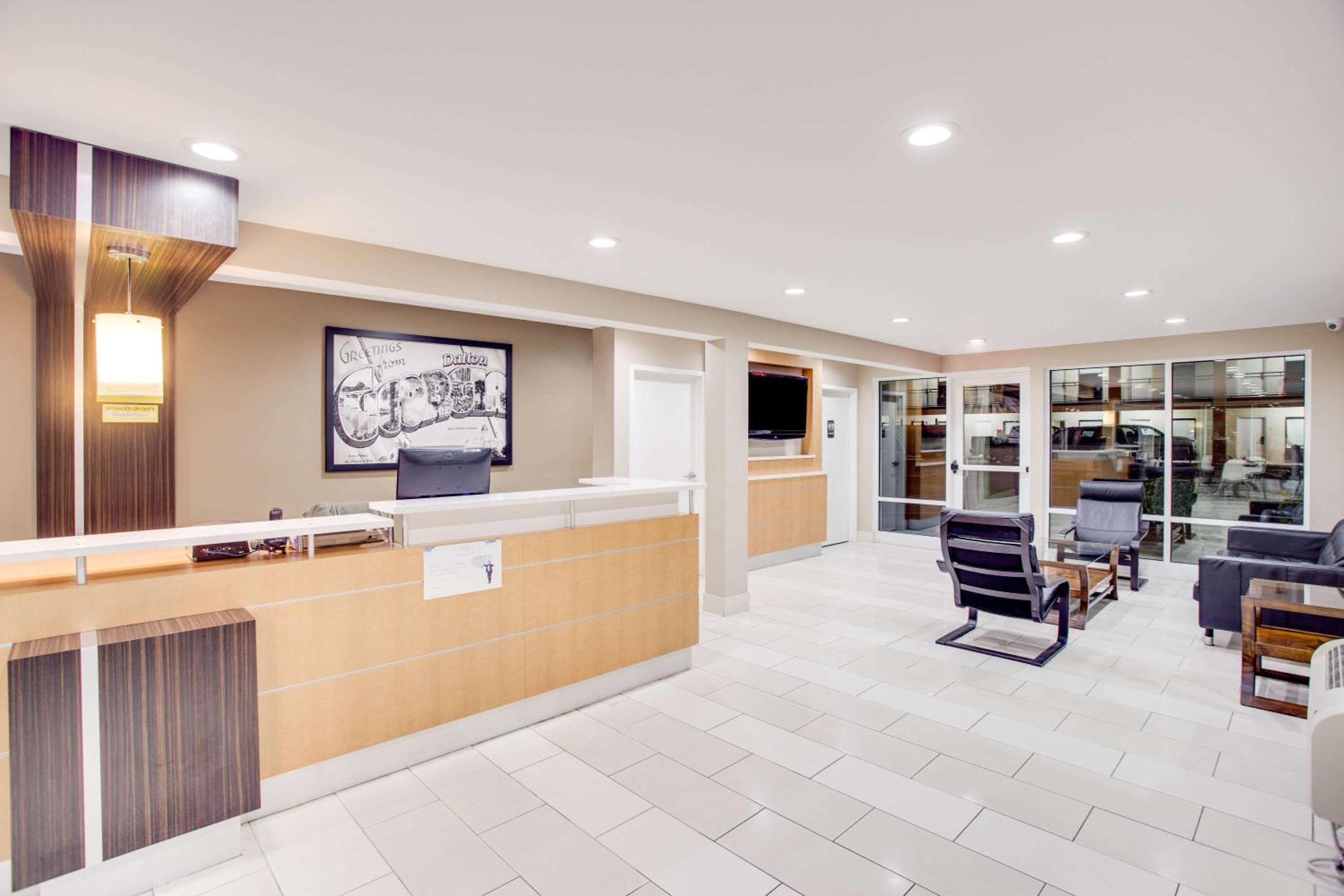 Super 8 by Wyndham Dalton view 3