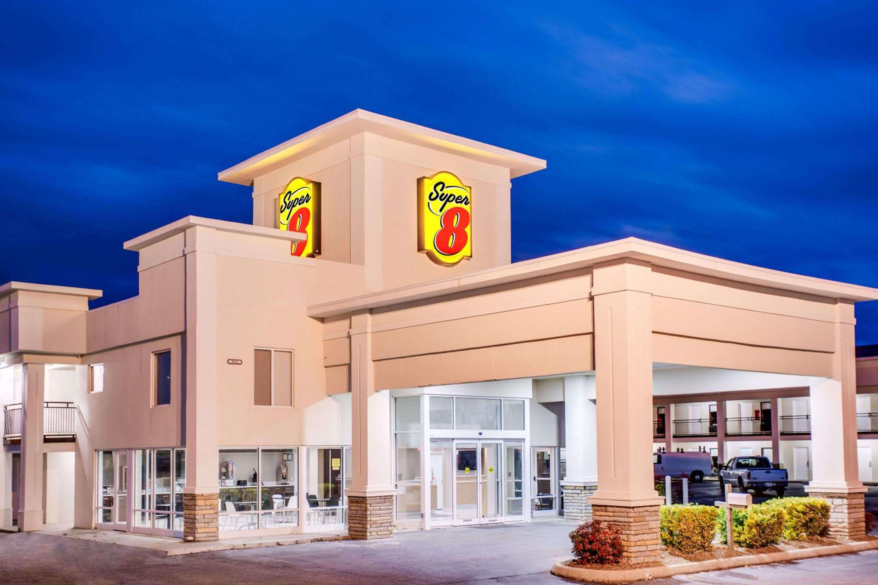 Super 8 by Wyndham Dalton view 2