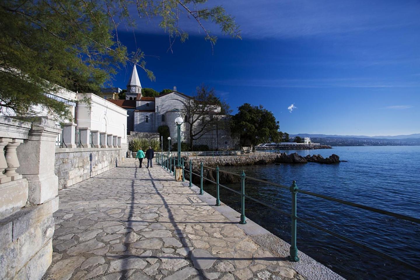 Apartments Petricic with swimming pool