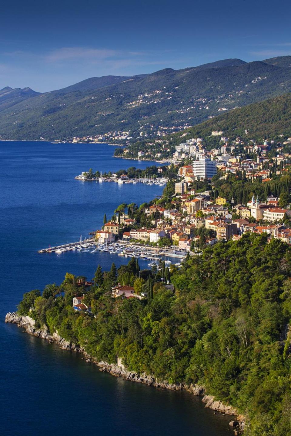 Apartments Petricic with swimming pool