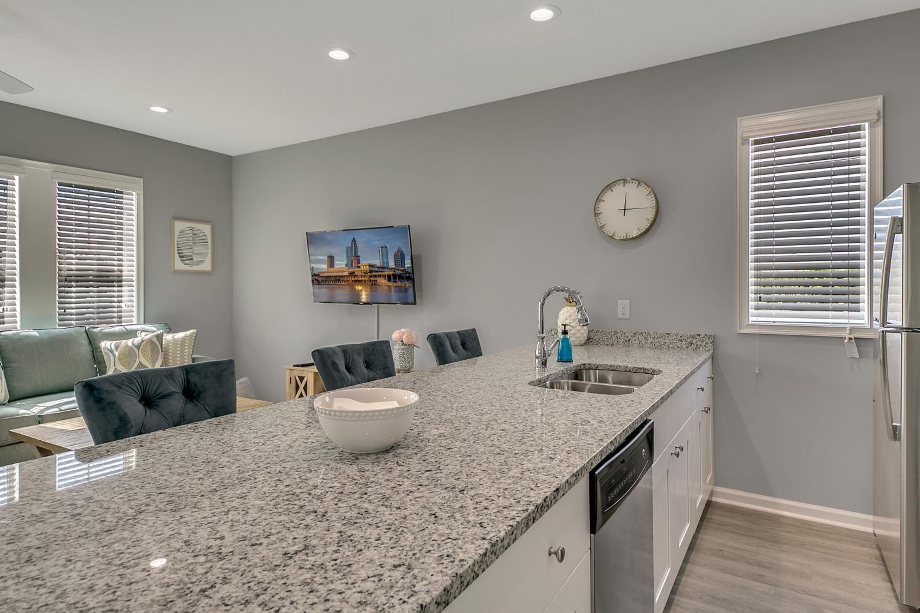 New 3/2 Duplex Minutes From Heart of Tampa -Unit B view 2