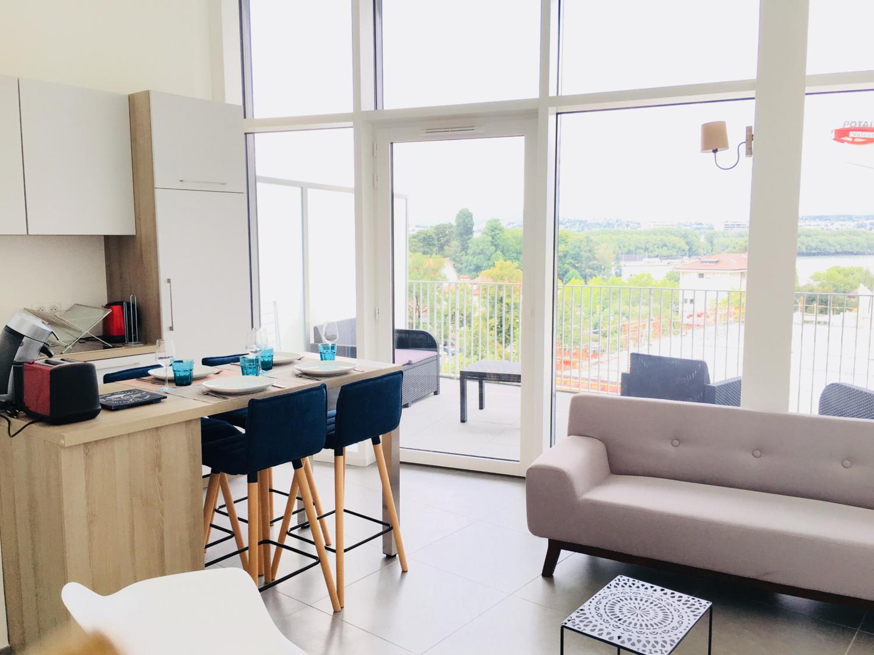 Hotel The Boat - Image 1