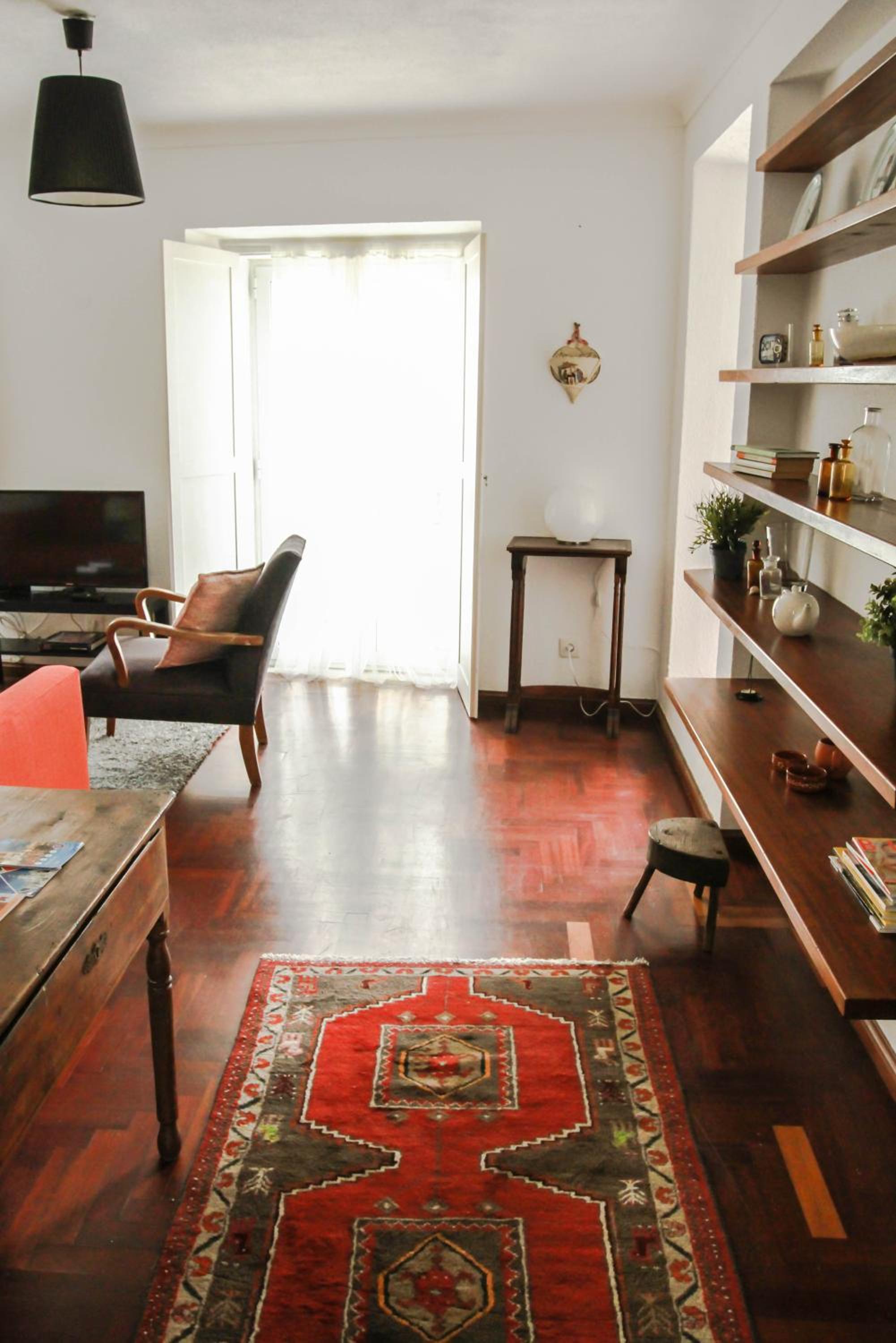 Cozy and Spacious apartment in Graça, Lisbon view 4