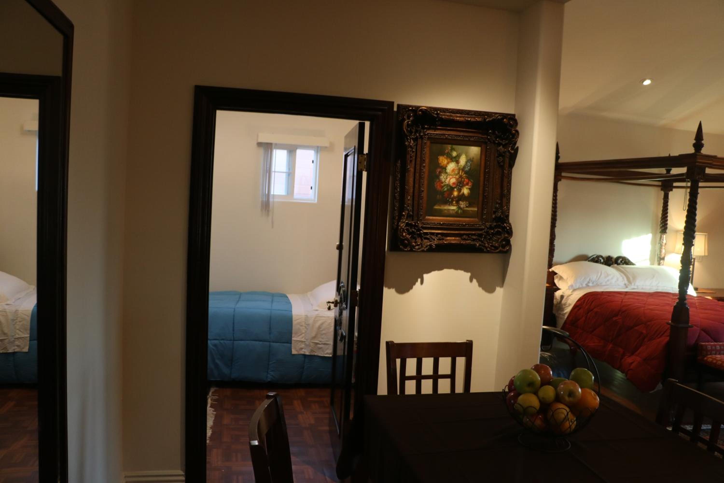 Entire Second Flr - Santa Monica Luxury Roman Villa