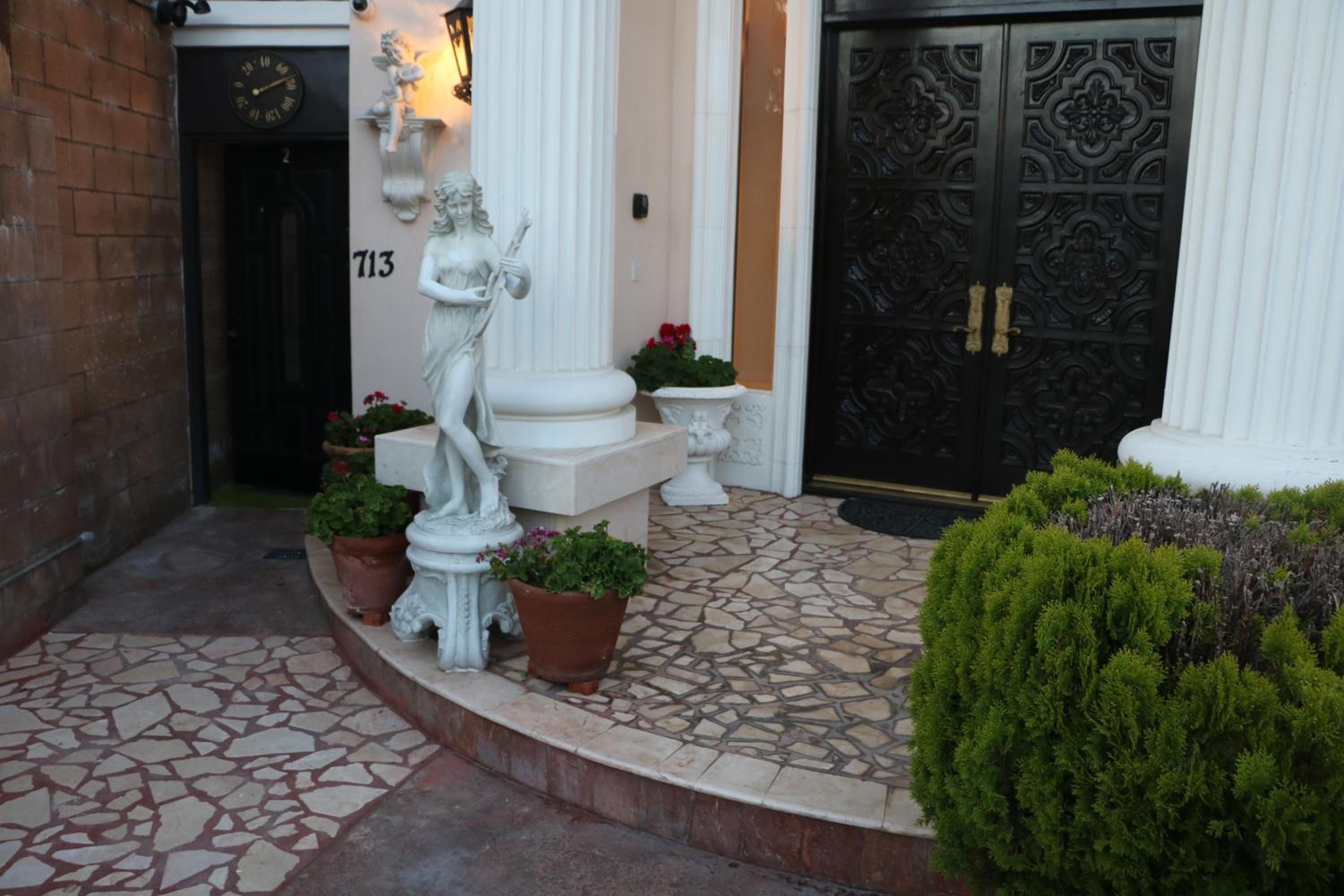 Entire Second Flr - Santa Monica Luxury Roman Villa