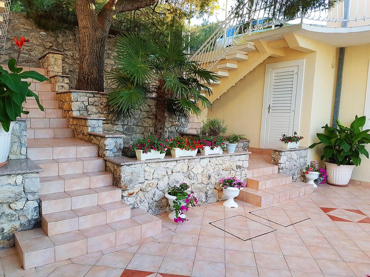 Antonio Apartments