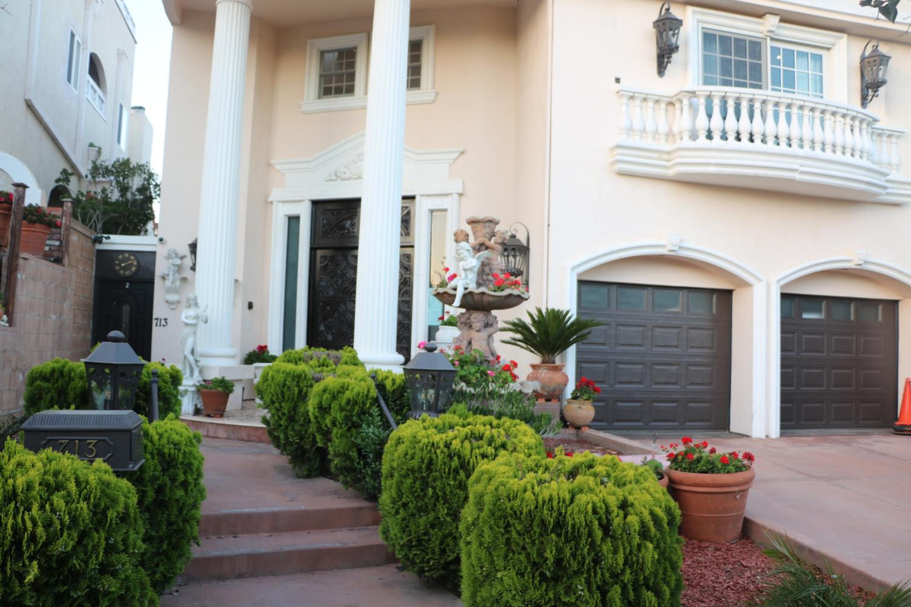 Entire Second Flr - Santa Monica Luxury Roman Villa