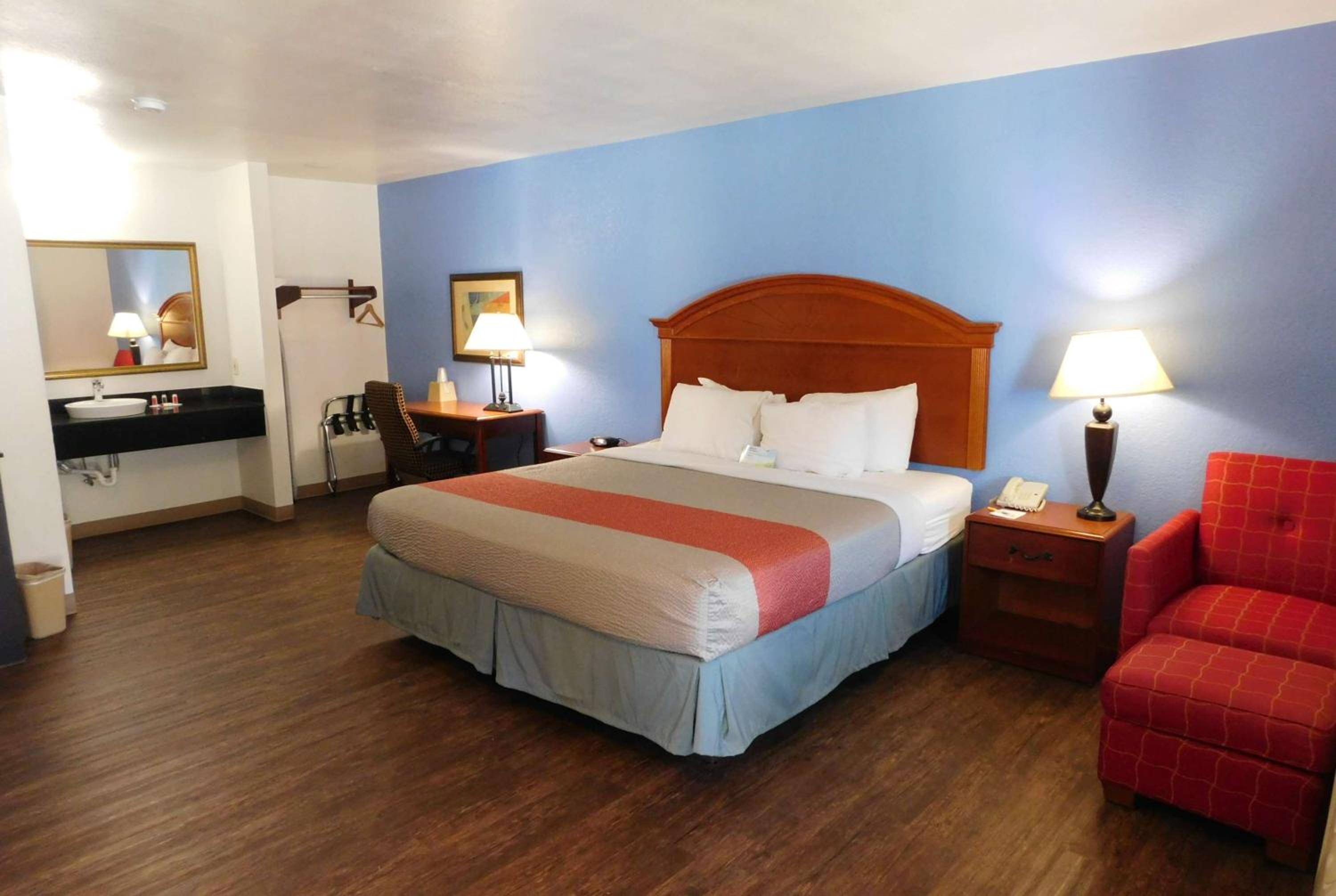 Days Inn by Wyndham Oklahoma City NW Expressway