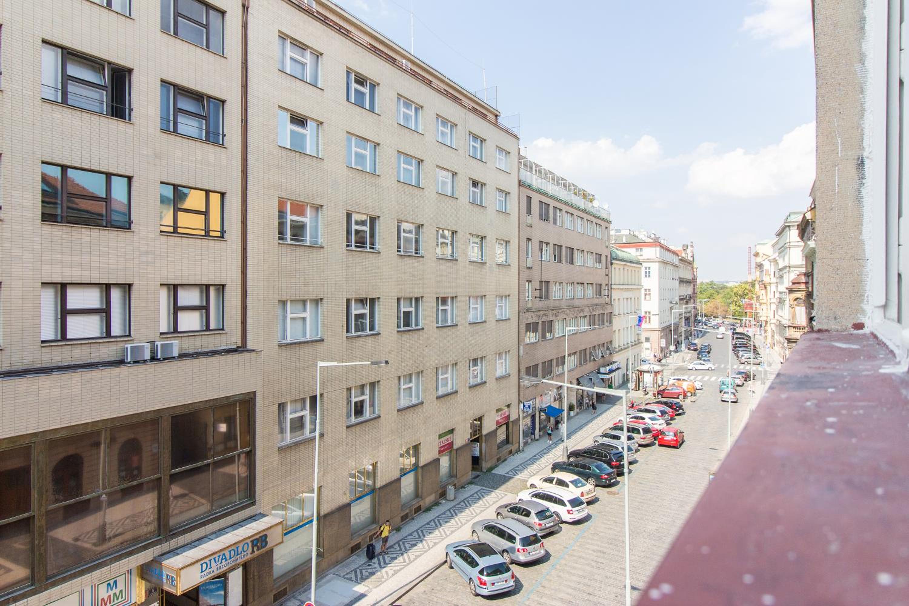 Sunny Central Apartment on Wenceslas Square by easyBNB