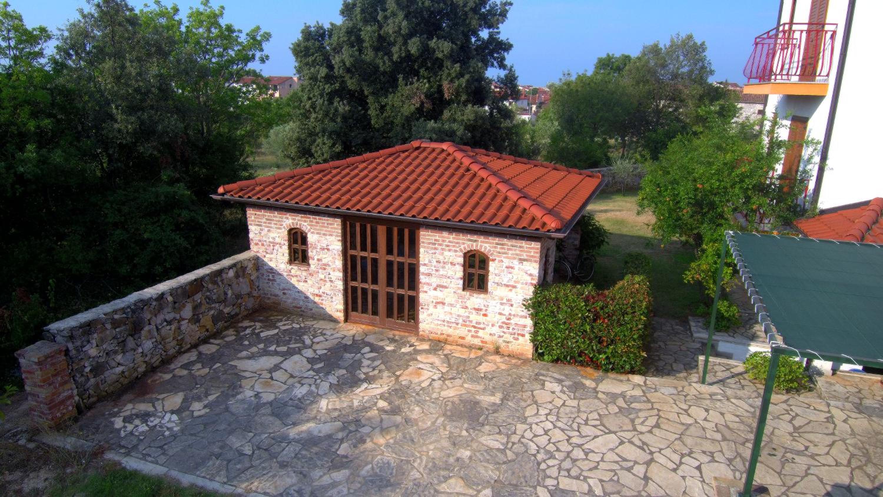 Photo 9