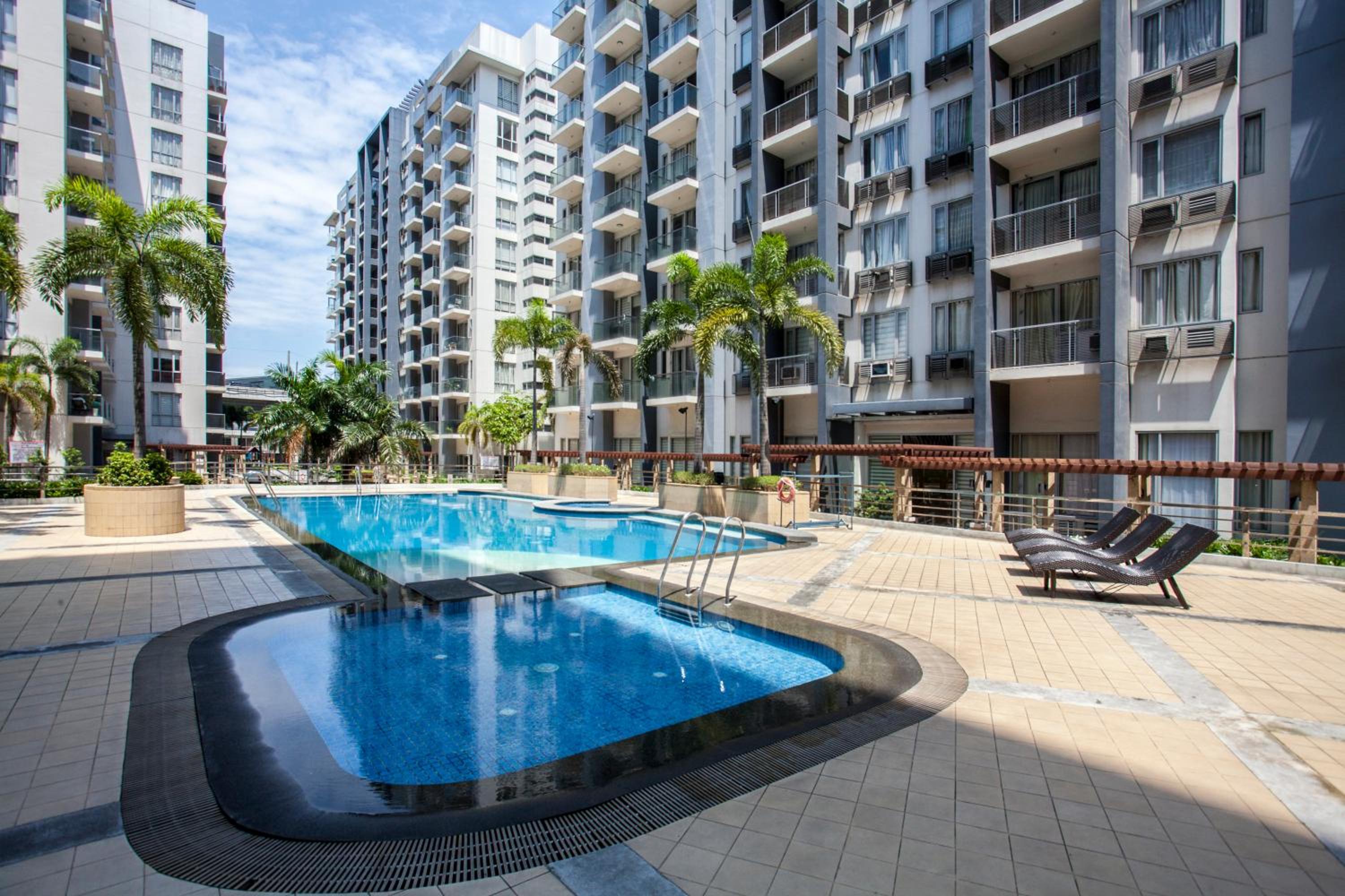 Cozy Airport Condo 7-min Walk to Terminal 3 view 2