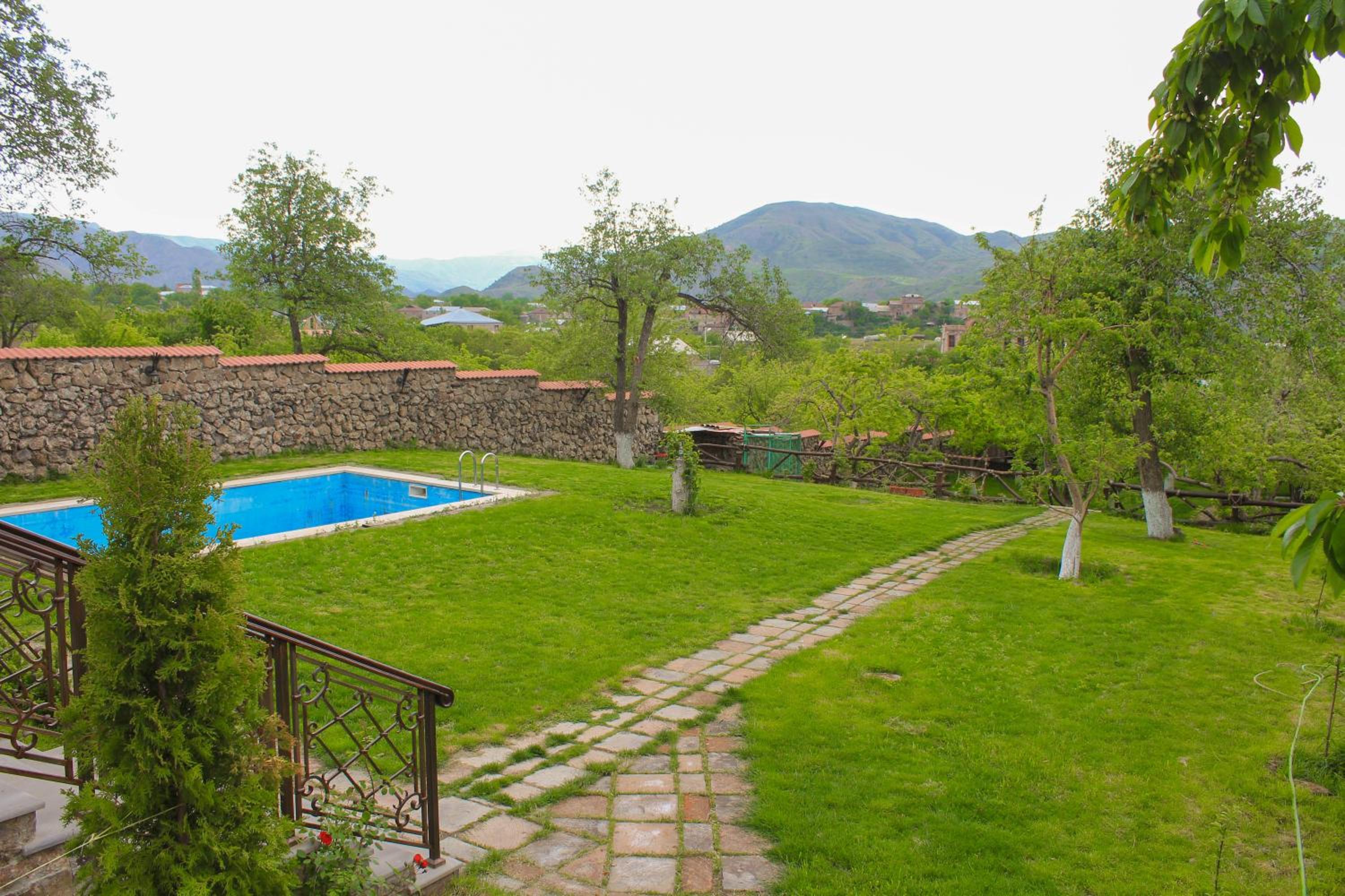 Garni HinYard