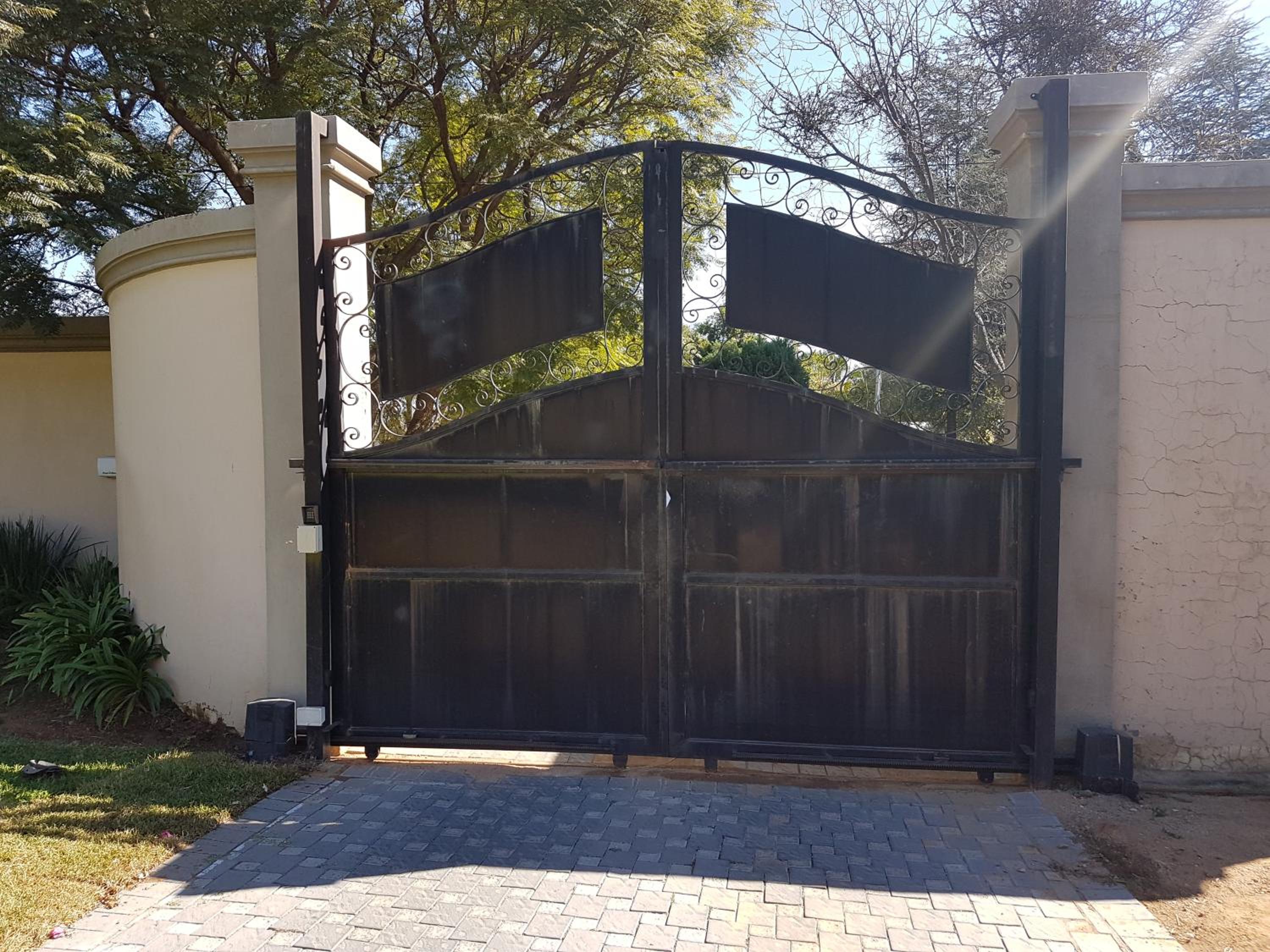 Bryanston Drive Elegant Guesthouse & Boardroom Facilities