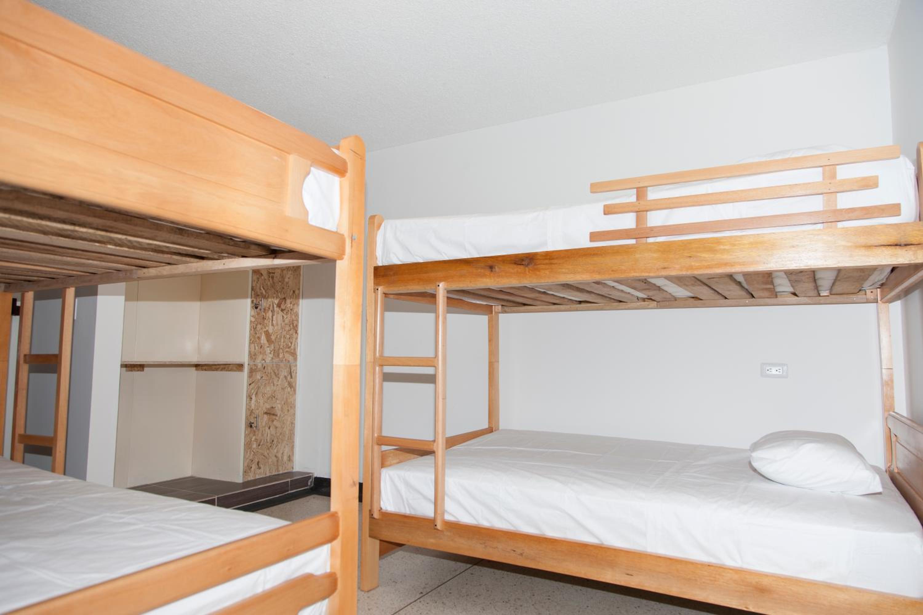 Les Balcons Hostel