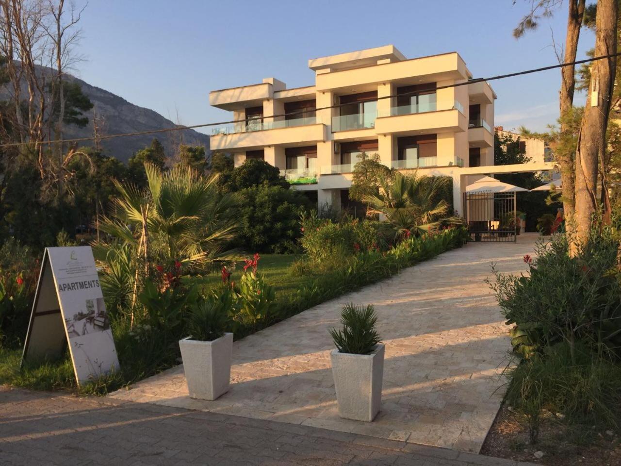Apartments Kuce Lekovica Beach & snack bar- Bistro