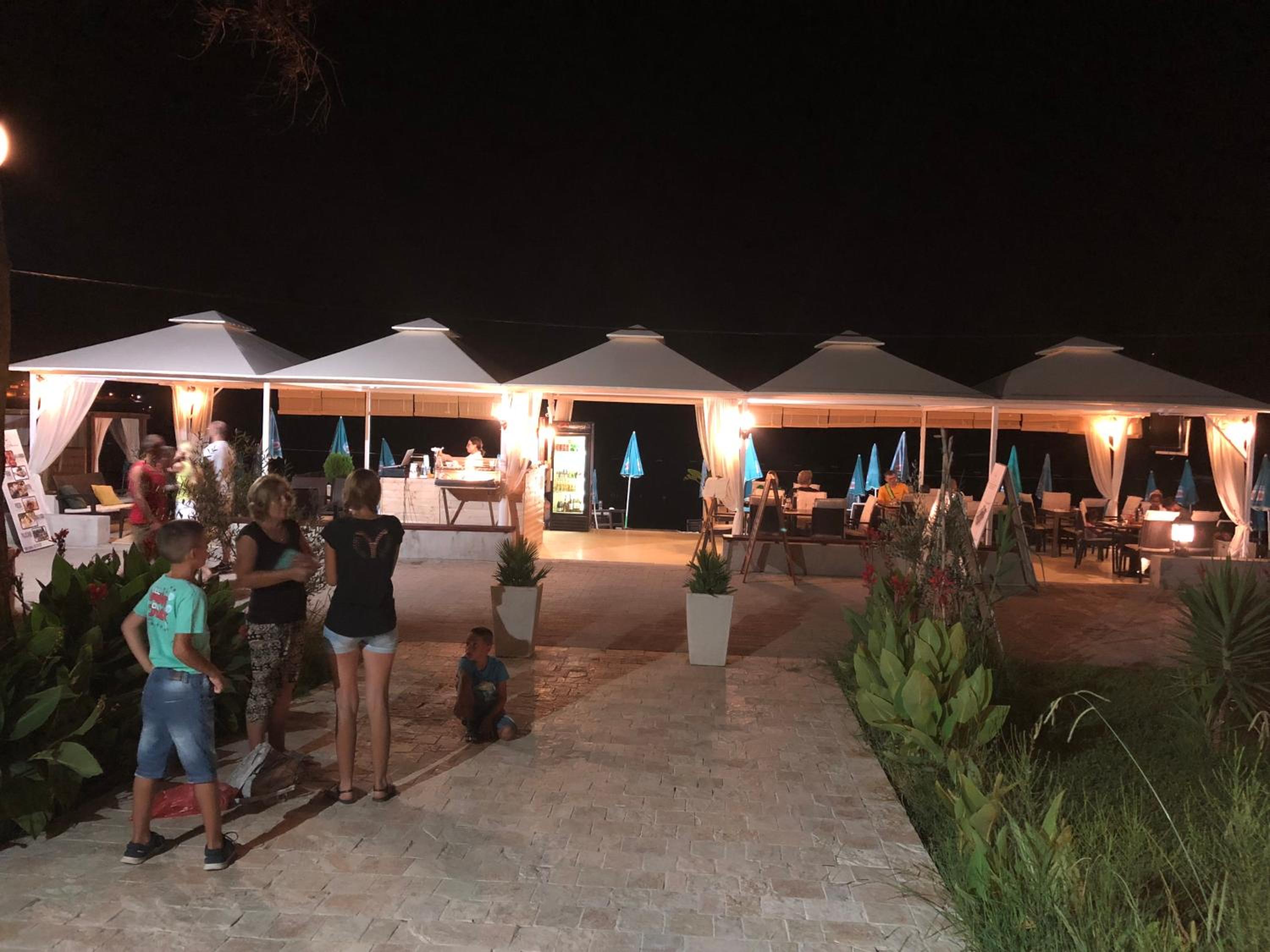 Apartments Kuce Lekovica Beach & snack bar- Bistro