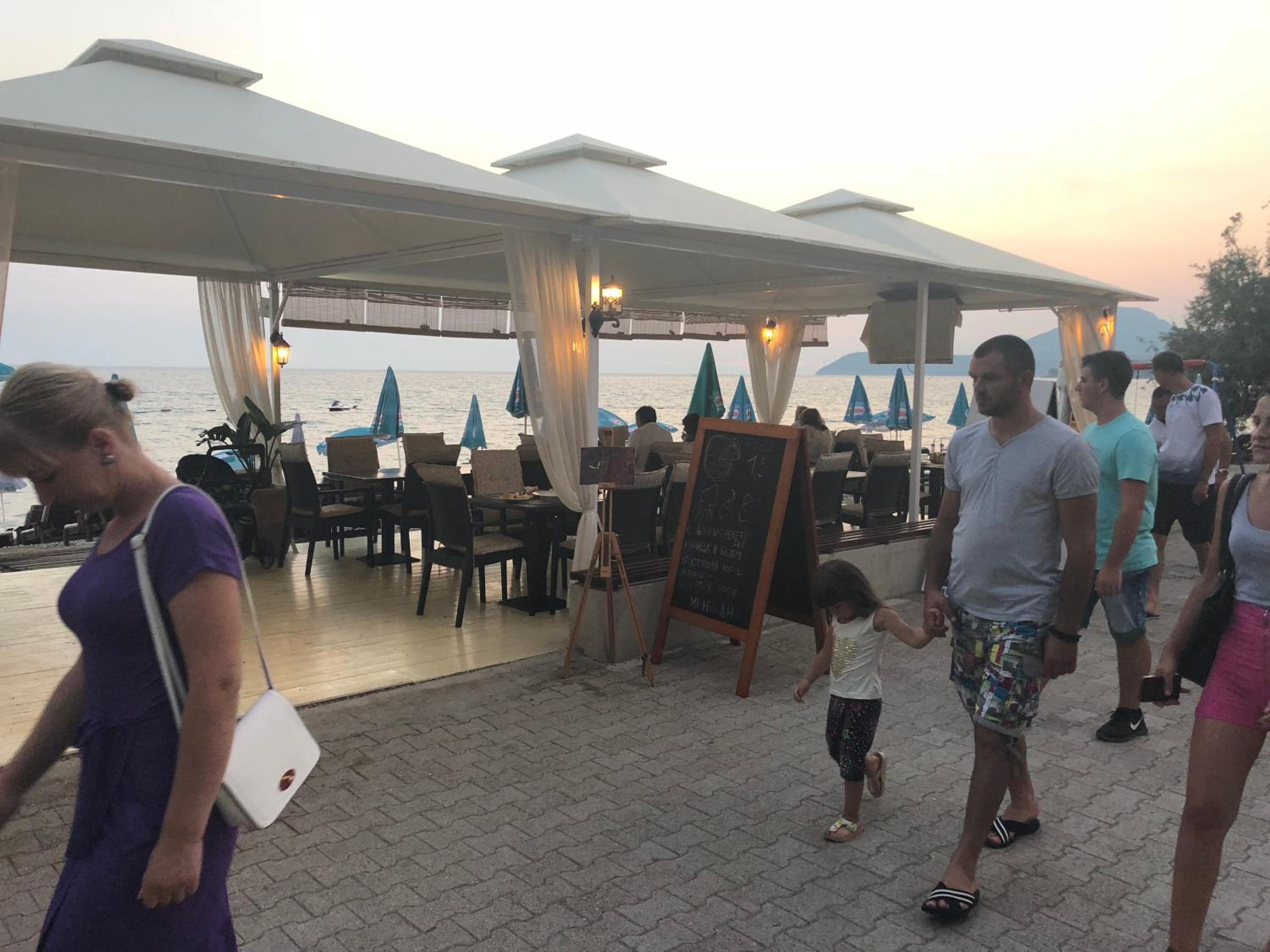 Apartments Kuce Lekovica Beach & snack bar- Bistro