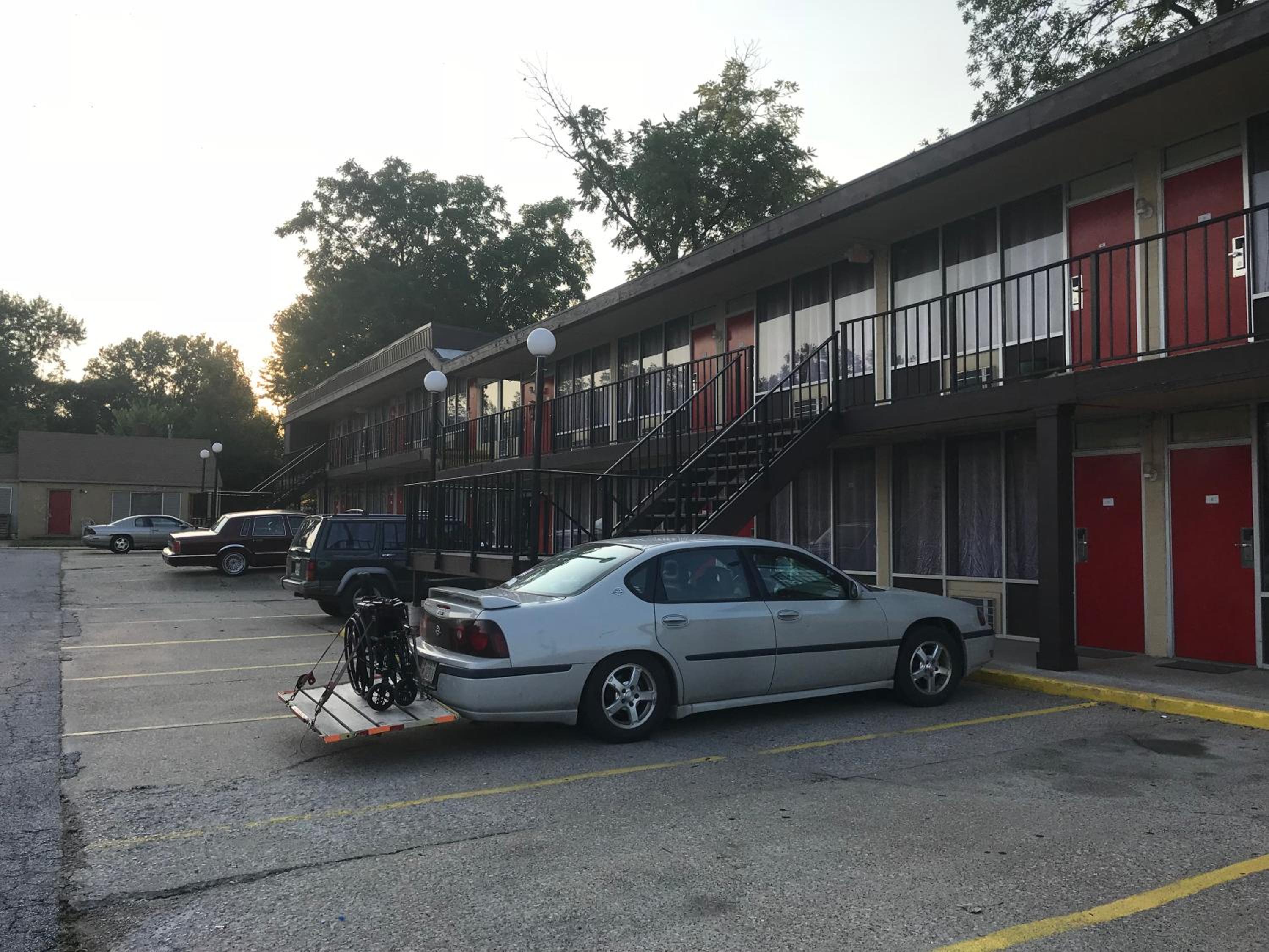 Budget Host Village Inn