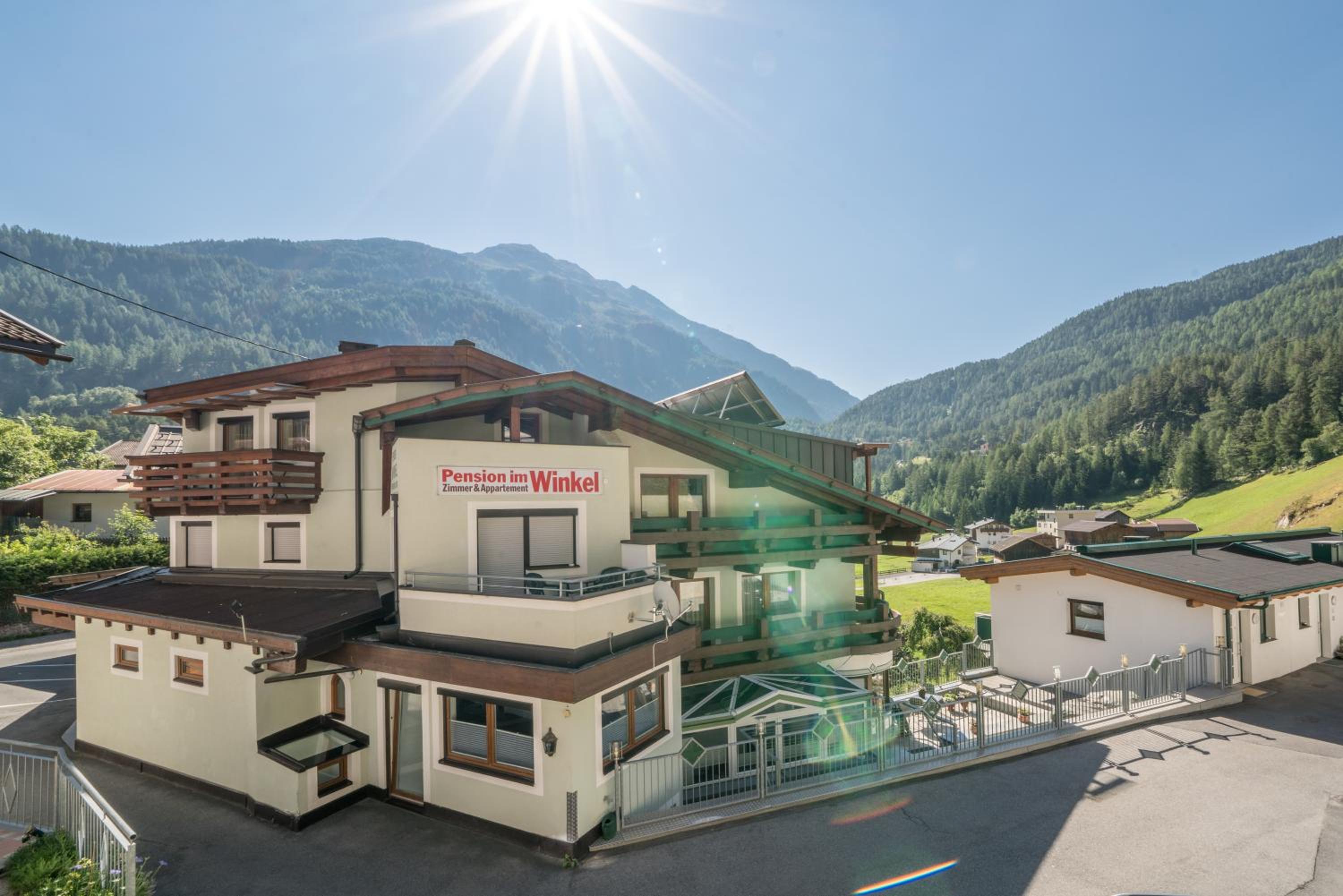 Appartementhaus im Winkel