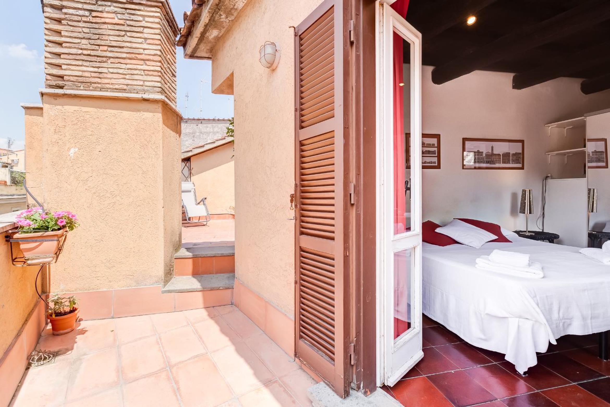Romantic house with terrace photo 3