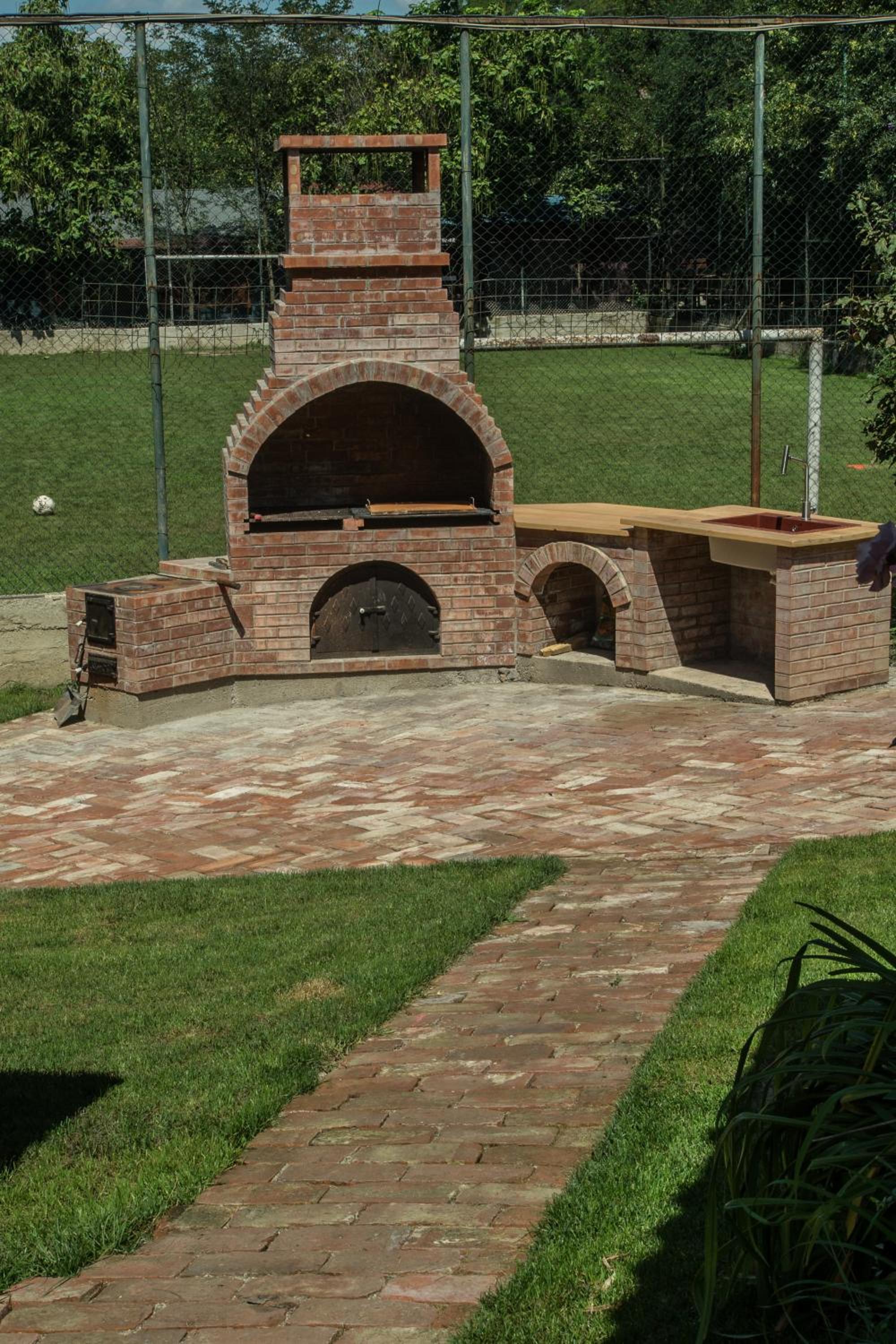 Photo 10