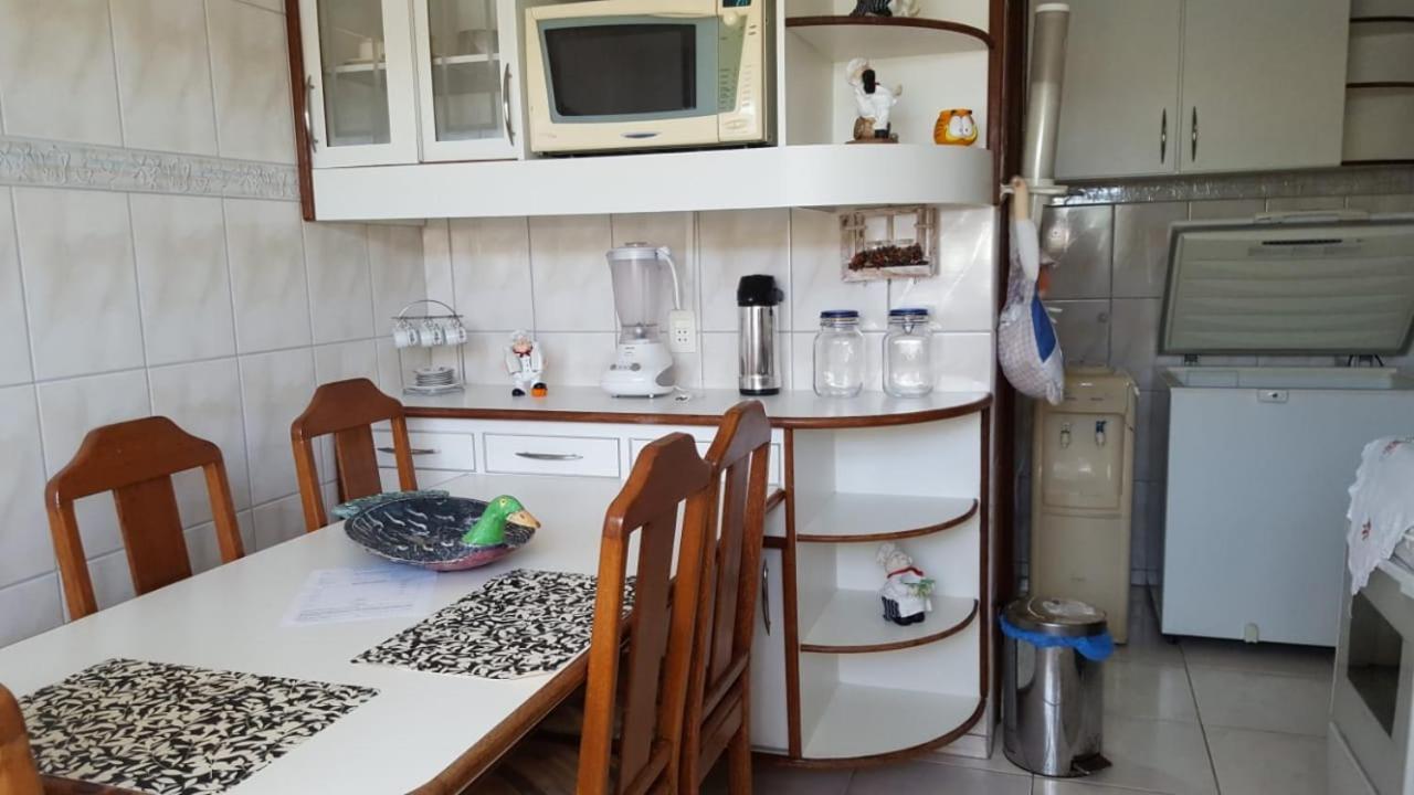 Casa Banho de Mar à 1 quadra da praia com Piscina, Wi-Fi e Ar condicionado