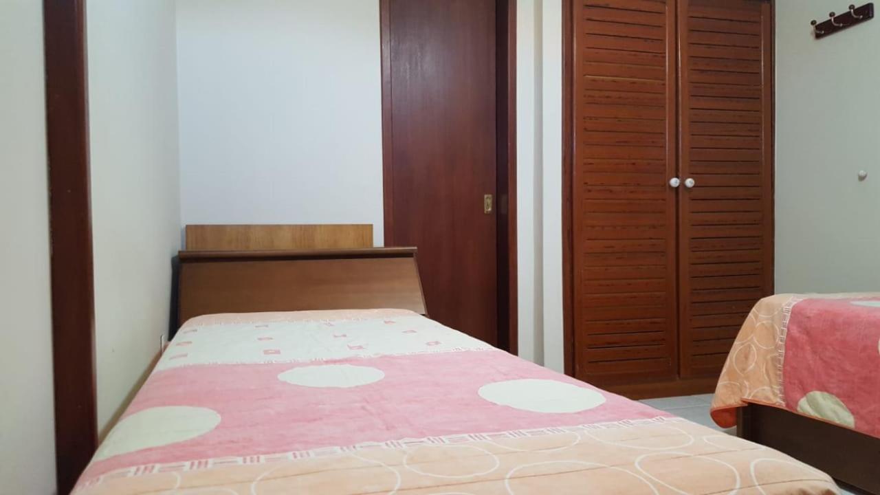 Casa Banho de Mar à 1 quadra da praia com Piscina, Wi-Fi e Ar condicionado