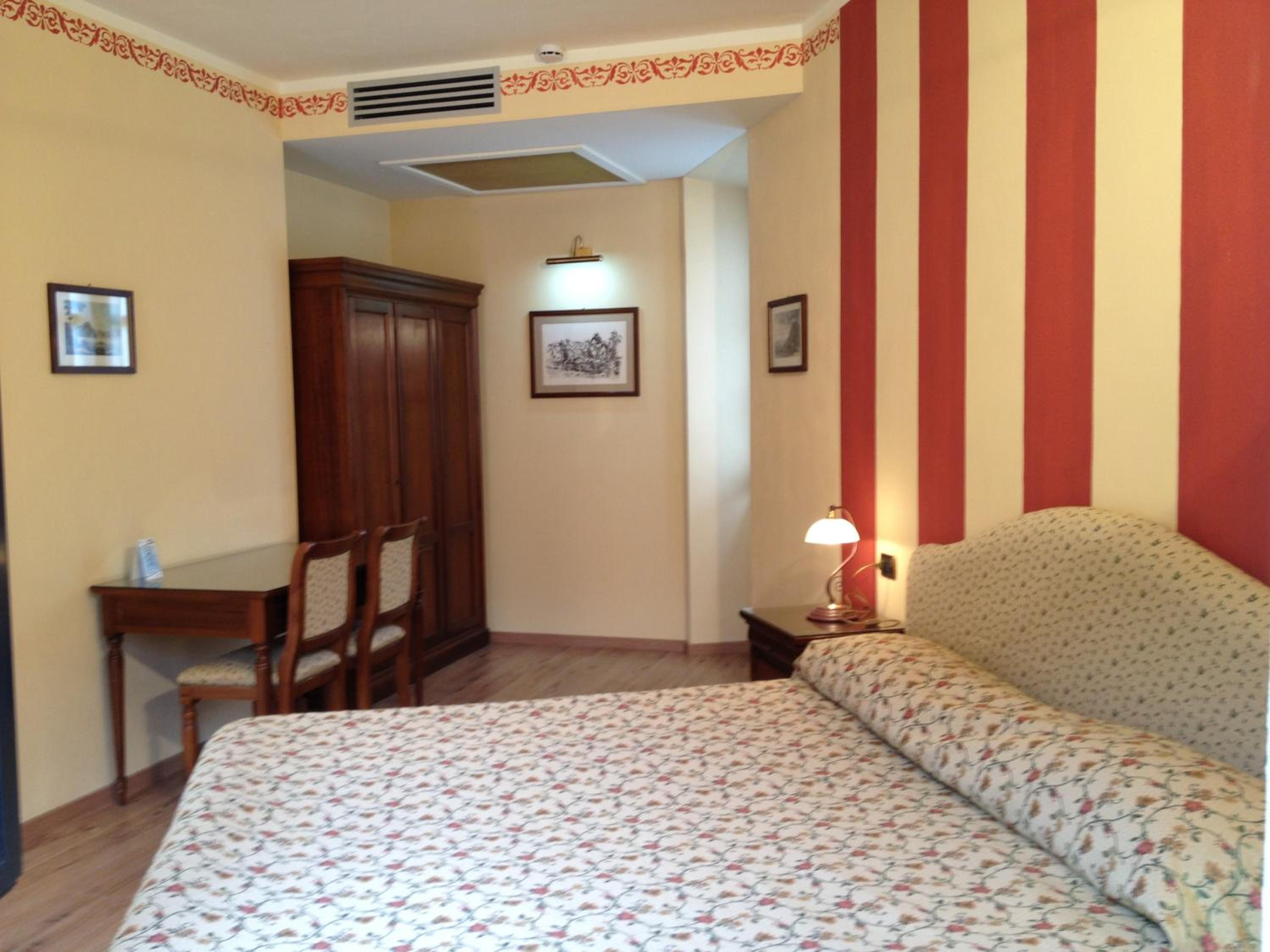 La Dependance en Menaggio — hotel room