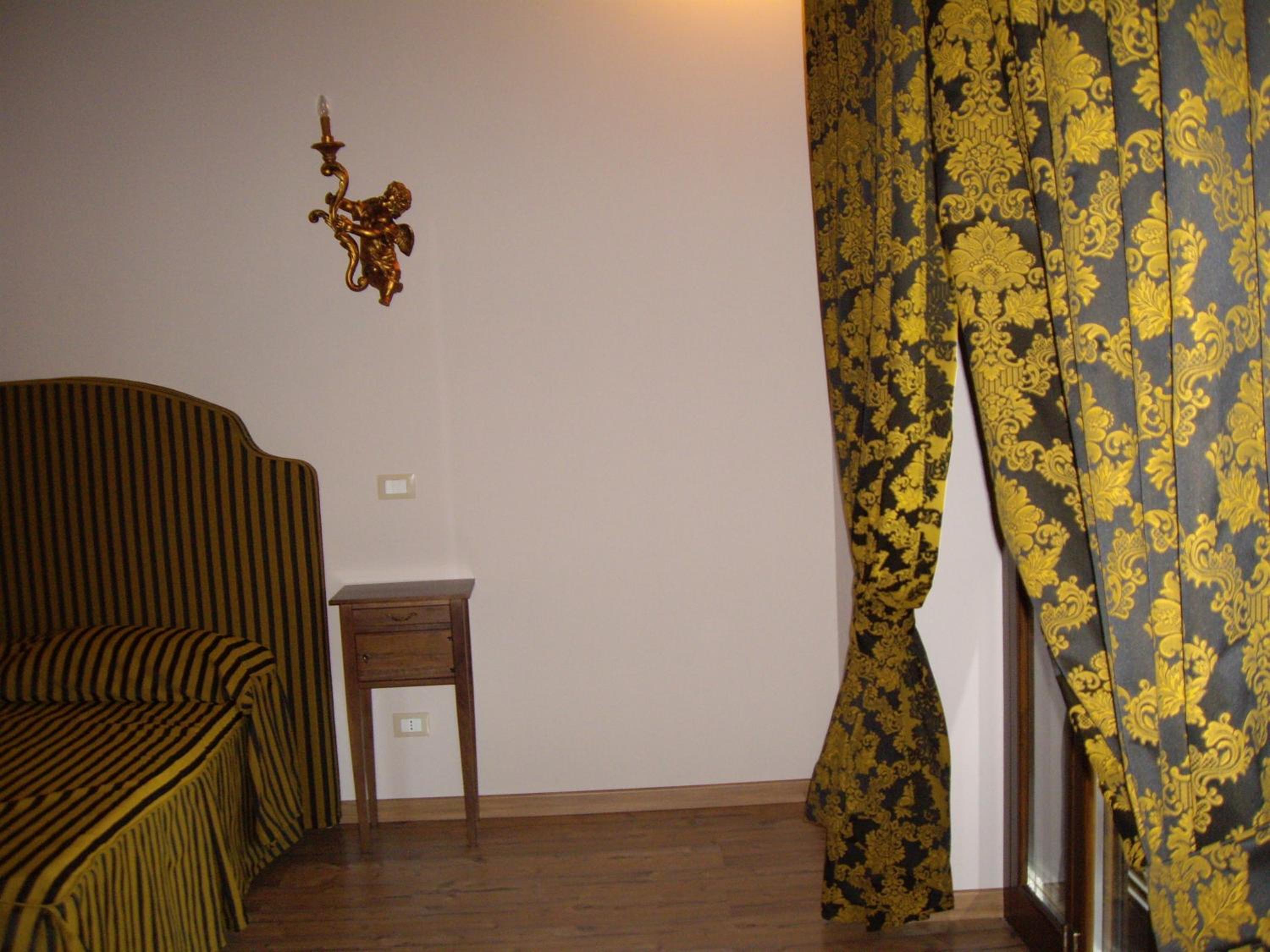 Photo 37