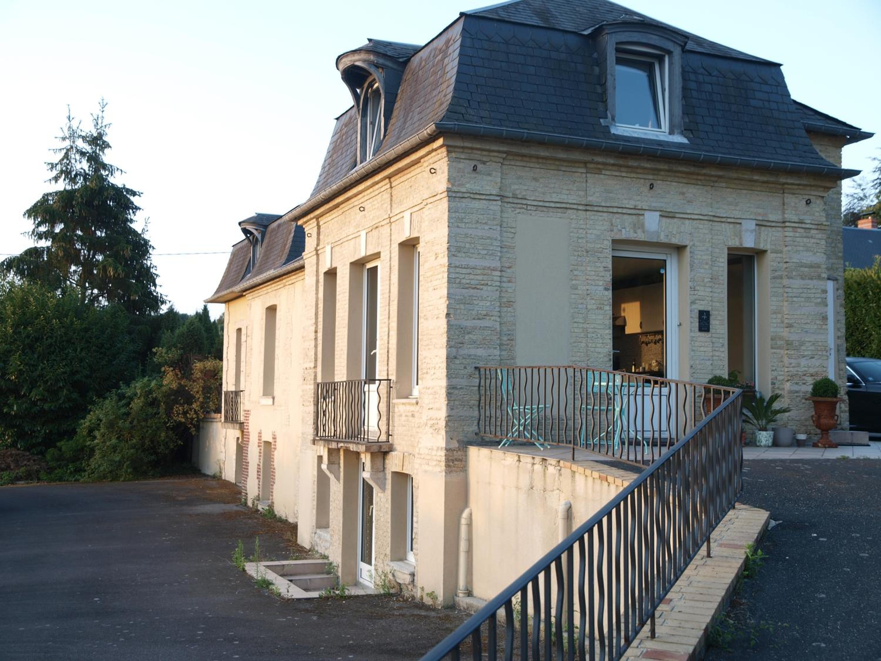 Photo 10