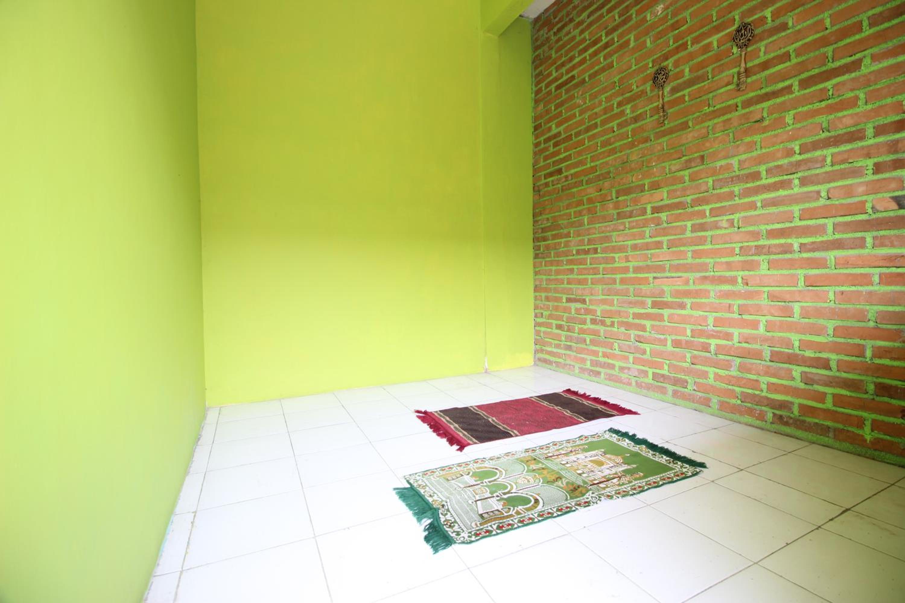 RedDoorz @ Jalan Parangtritis