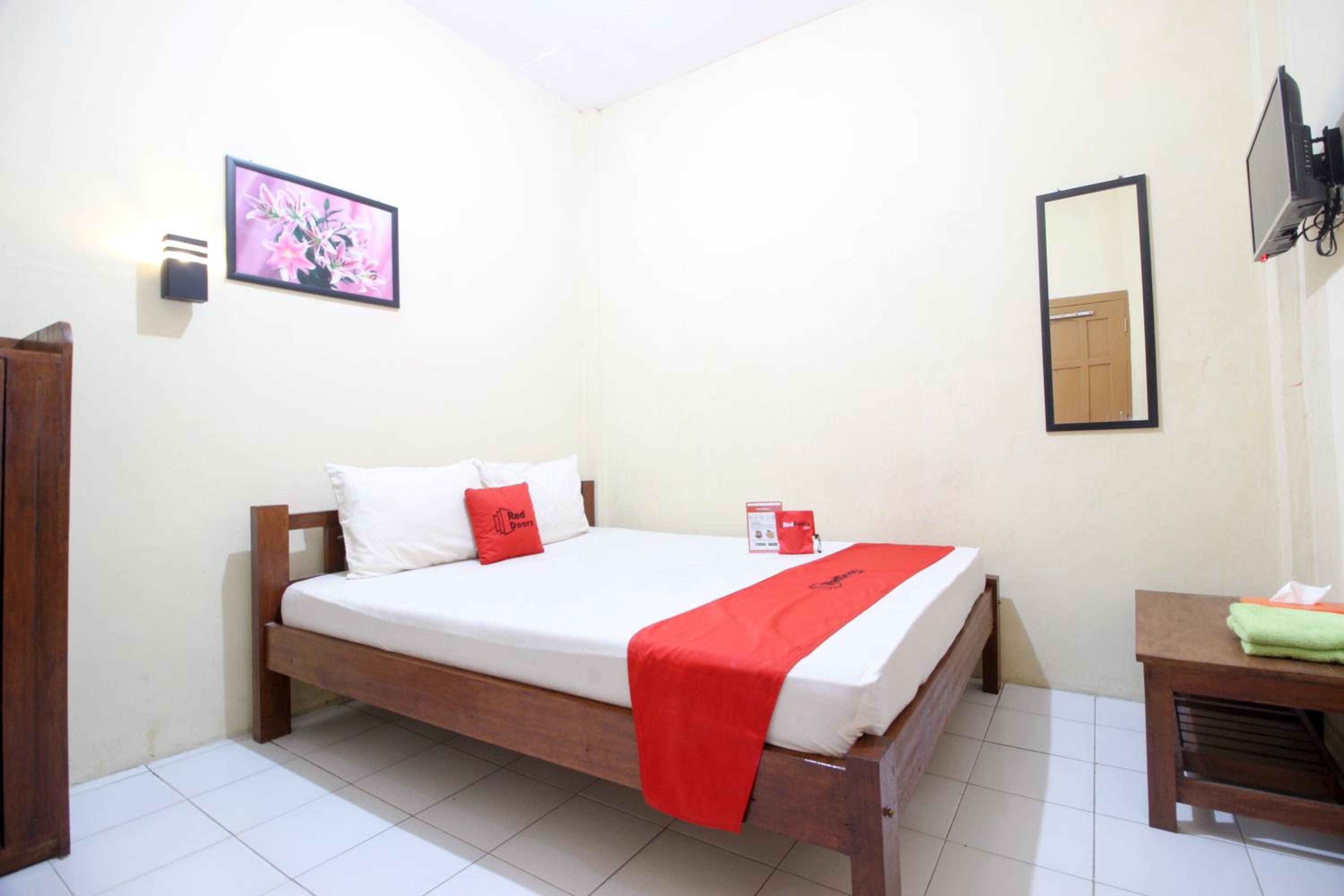 RedDoorz @ Jalan Parangtritis