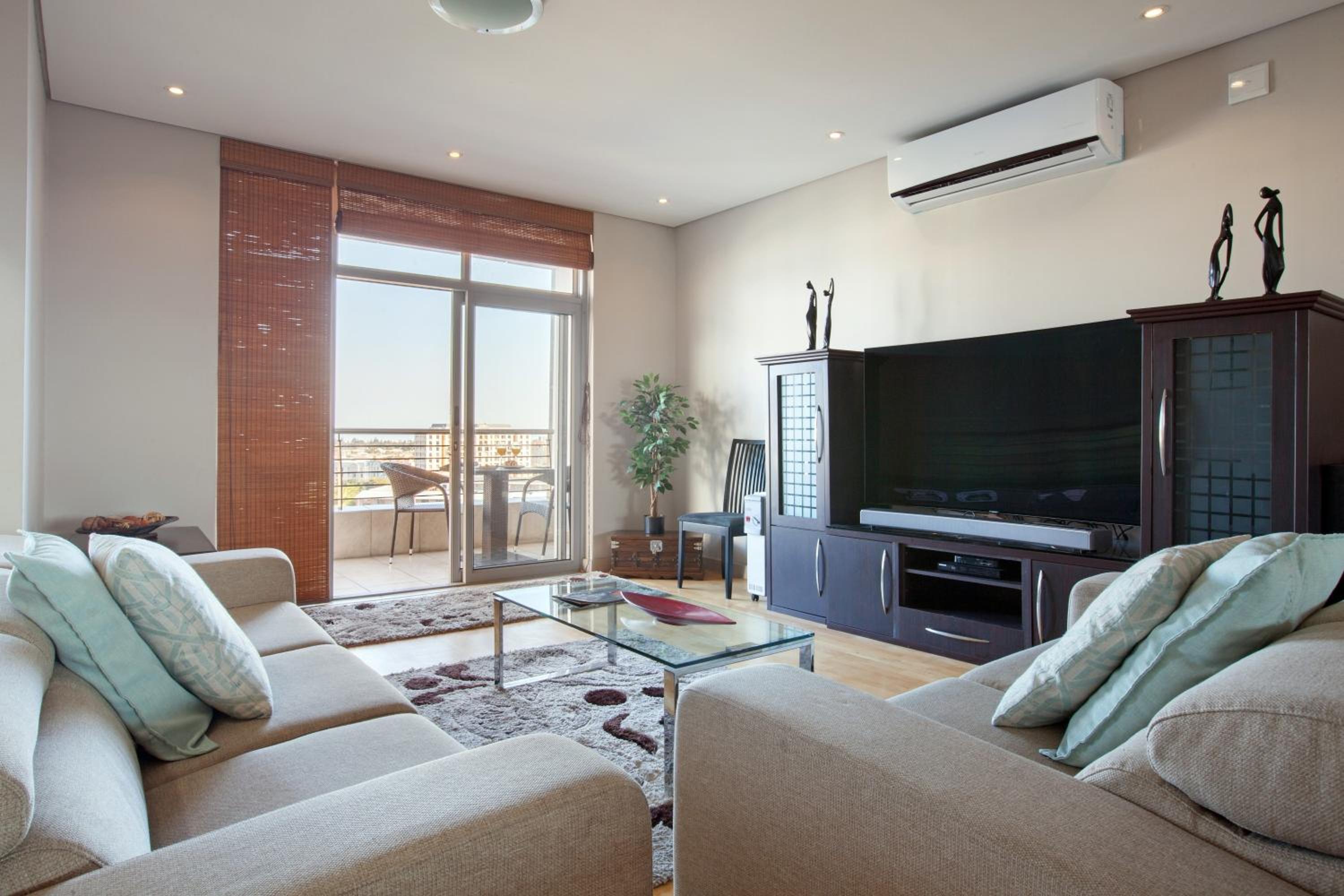 Knightsbridge Luxury Suite in Century City by CTHA