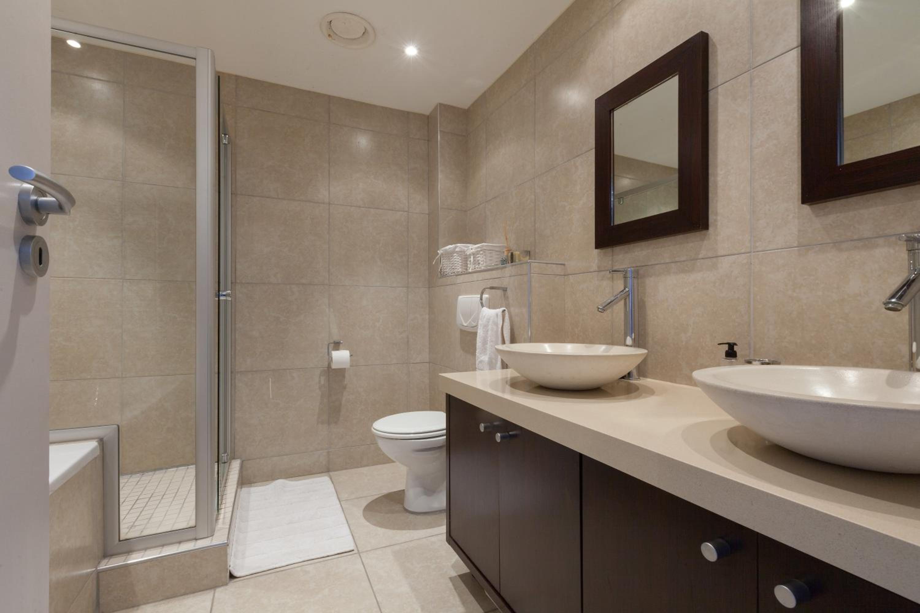 Knightsbridge Luxury Suite in Century City by CTHA