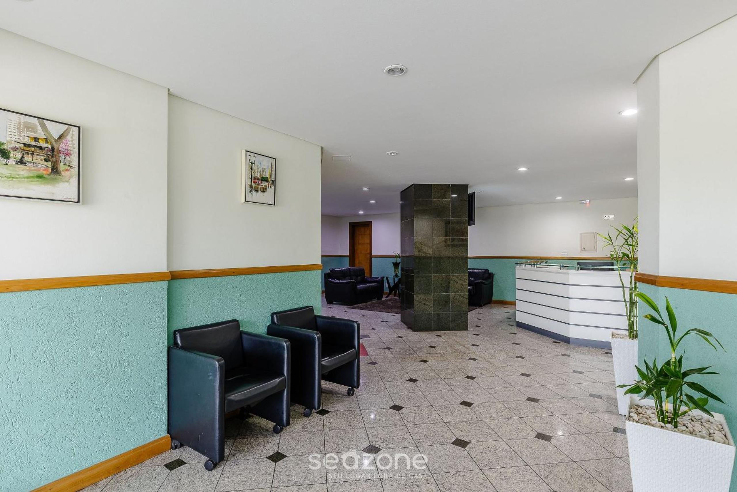 Apartments in a building 270 m from the Curitiba Botanical Garden - COSs